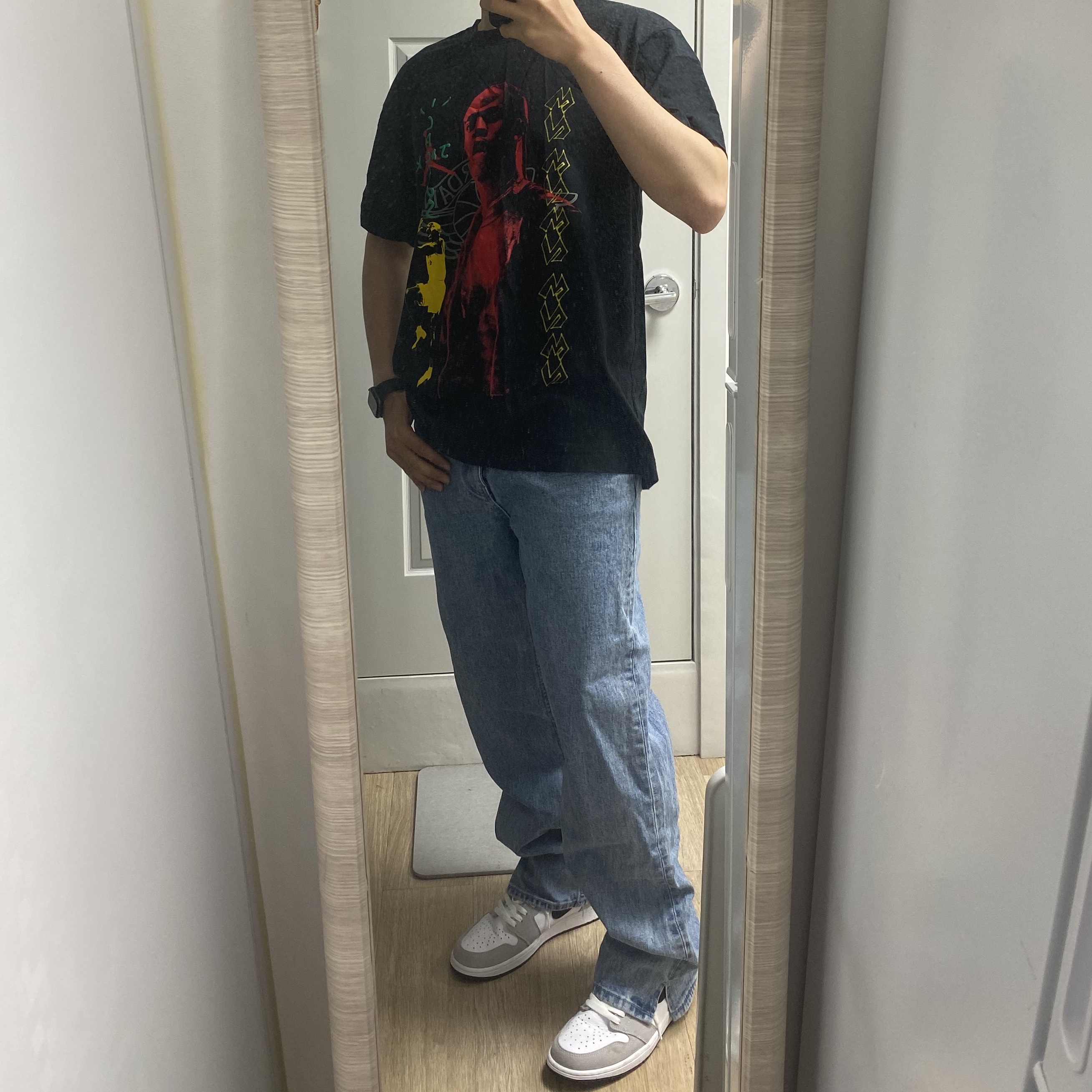 Jordan x Travis Scott MJ 1 T-Shirt, Jordan 1 Retro High OG Light Smoke Grey 착용 스타일