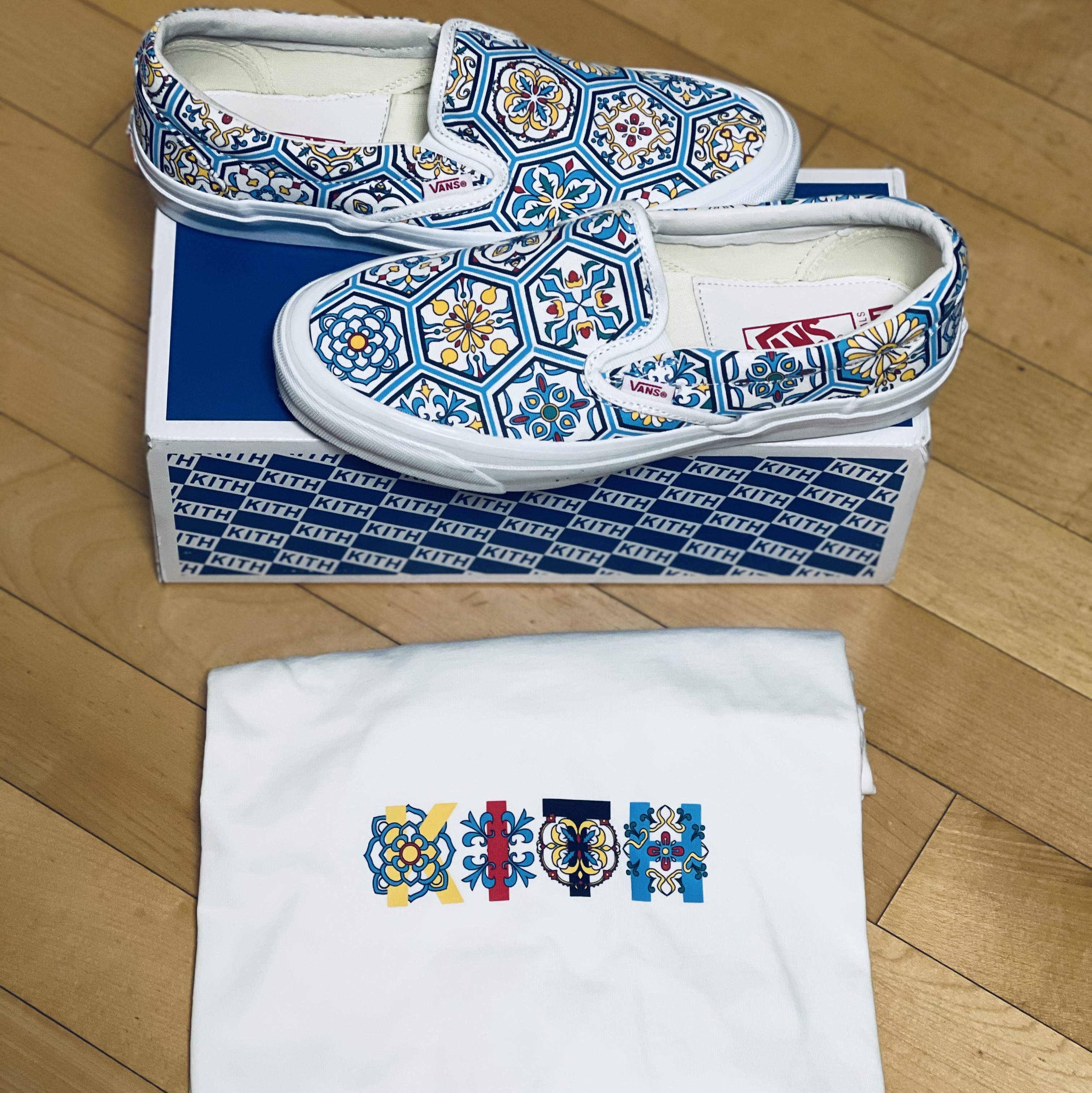 Vans Vault x Kith Classic Slip-On LX Blue Moroccan Pattern 착용 스타일 - 3