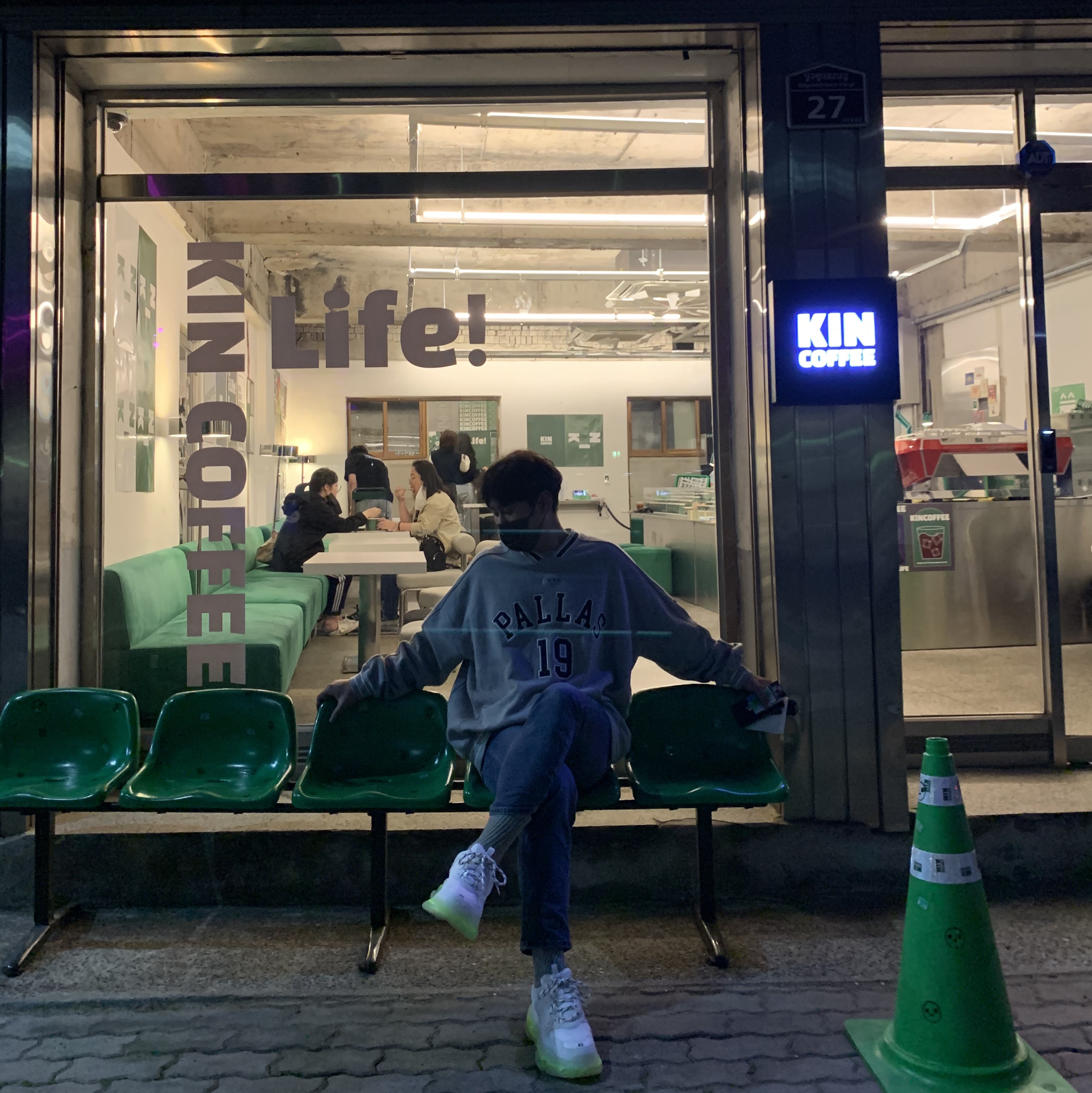 (W) Balenciaga Triple S Trainer White Navy Purple, Palace P-3 Chenille Crew Grey Marl - 21SS 착용 스타일