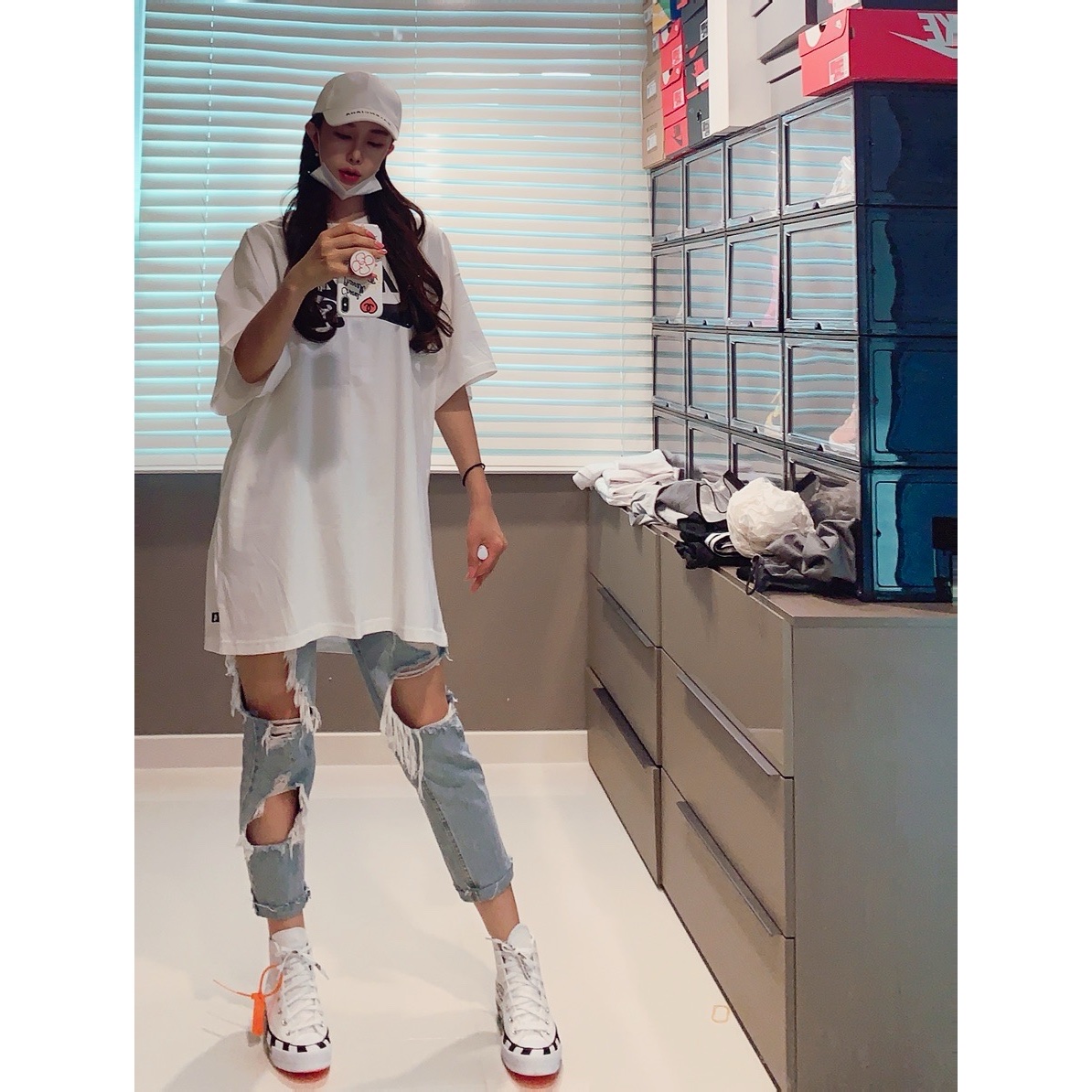 Converse x Off-White Chuck 70 High V2 2021 착용 스타일 - 1