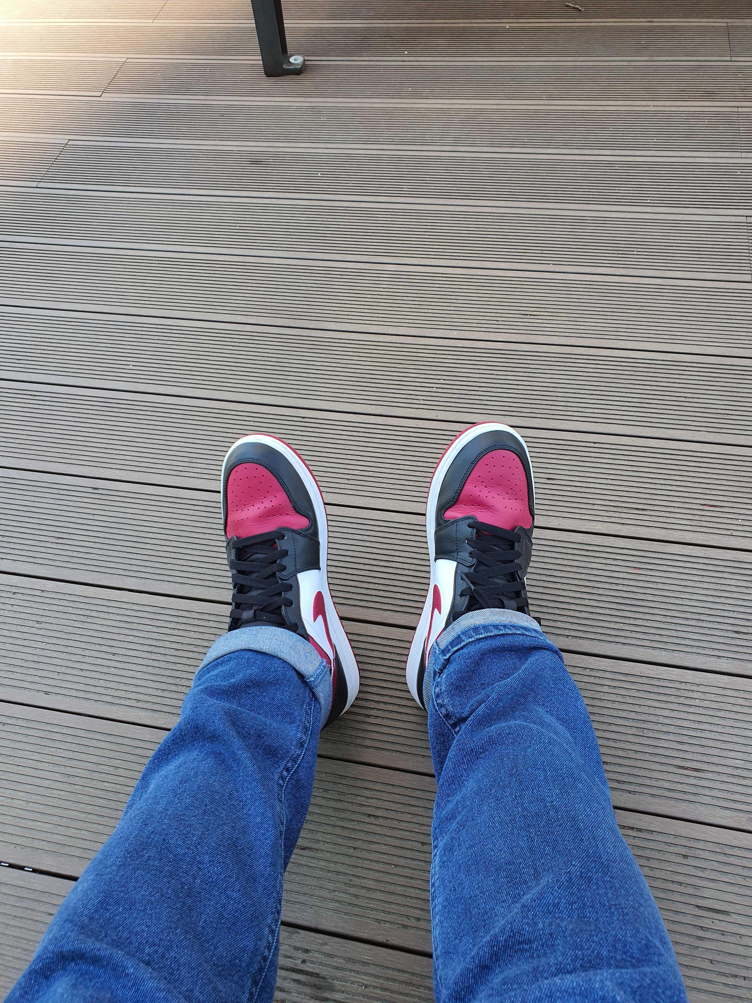 Jordan 1 Mid Bred Toe Noble Red 착용 스타일