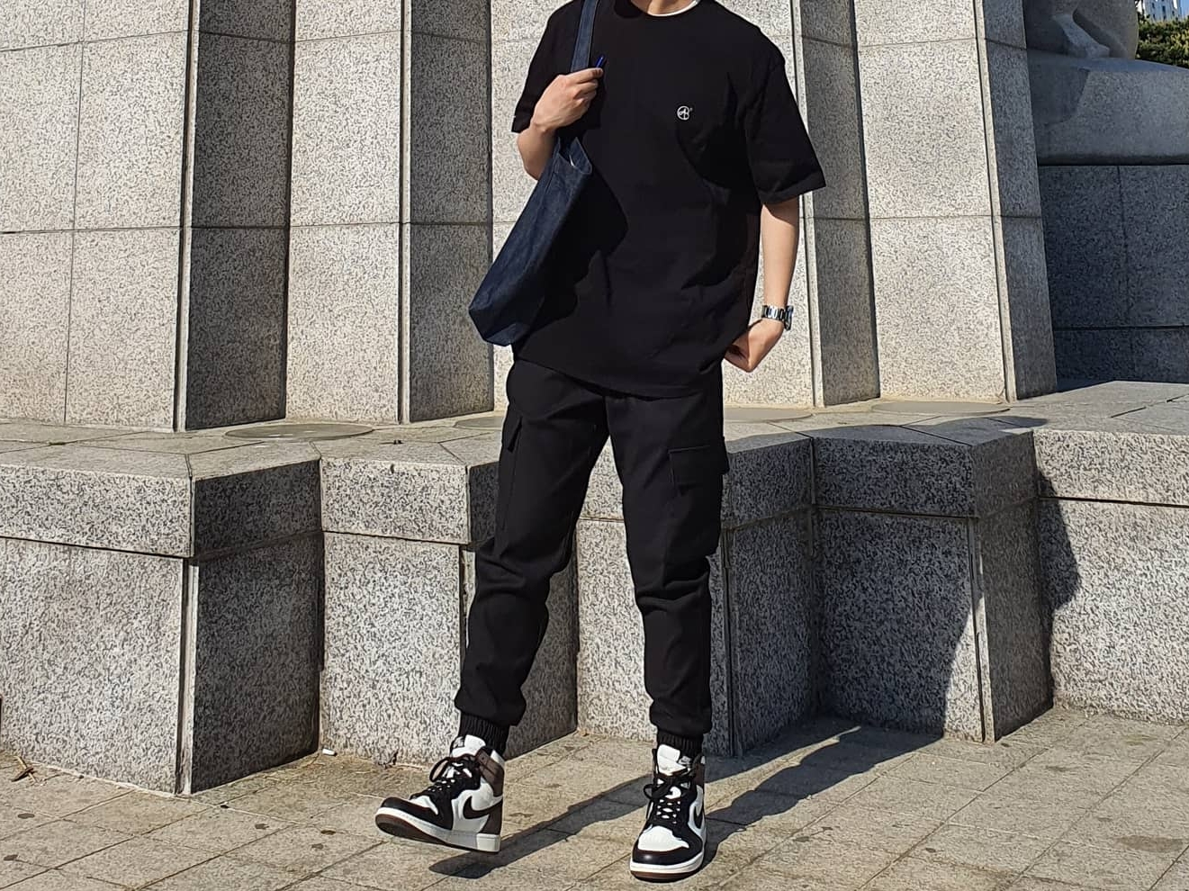 Jordan 1 Retro High OG Black Mocha 착용 스타일 - 1