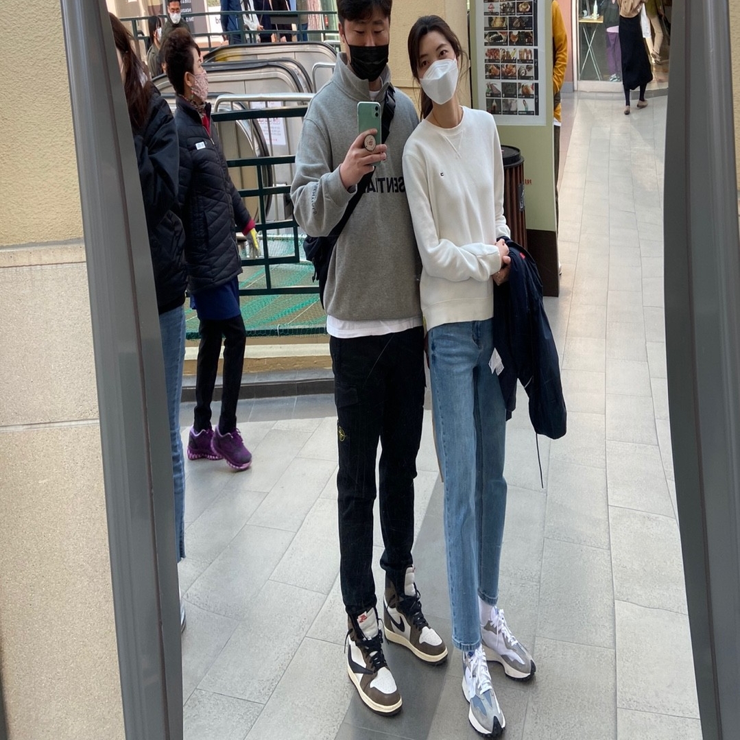 Jordan 1 x Travis Scott Retro High OG SP Mocha, Stone Island 31303 Cargo Pants Black - 21SS 착용 스타일 - 1