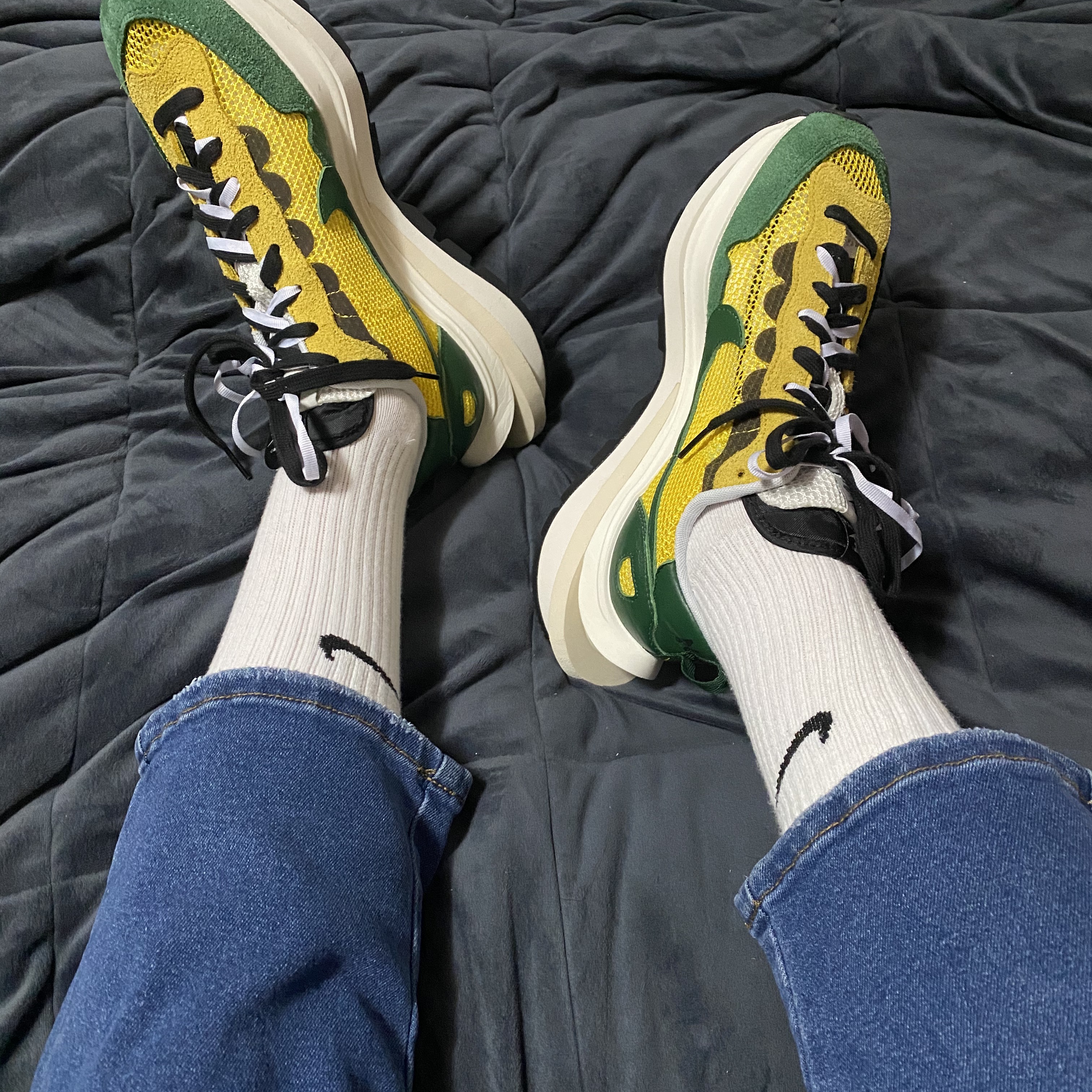 Nike x Sacai VaporWaffle Tour Yellow & Gorge Green Sail 착용 스타일