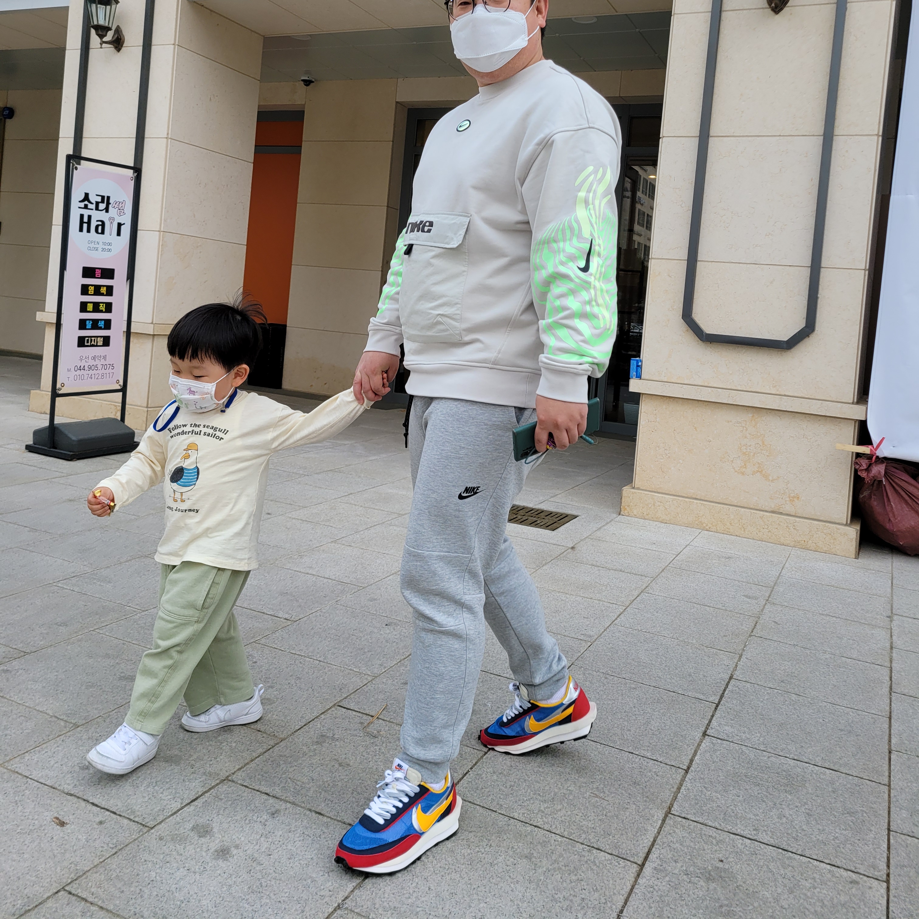 Nike x Sacai LDWaffle Blue Multi 착용 스타일