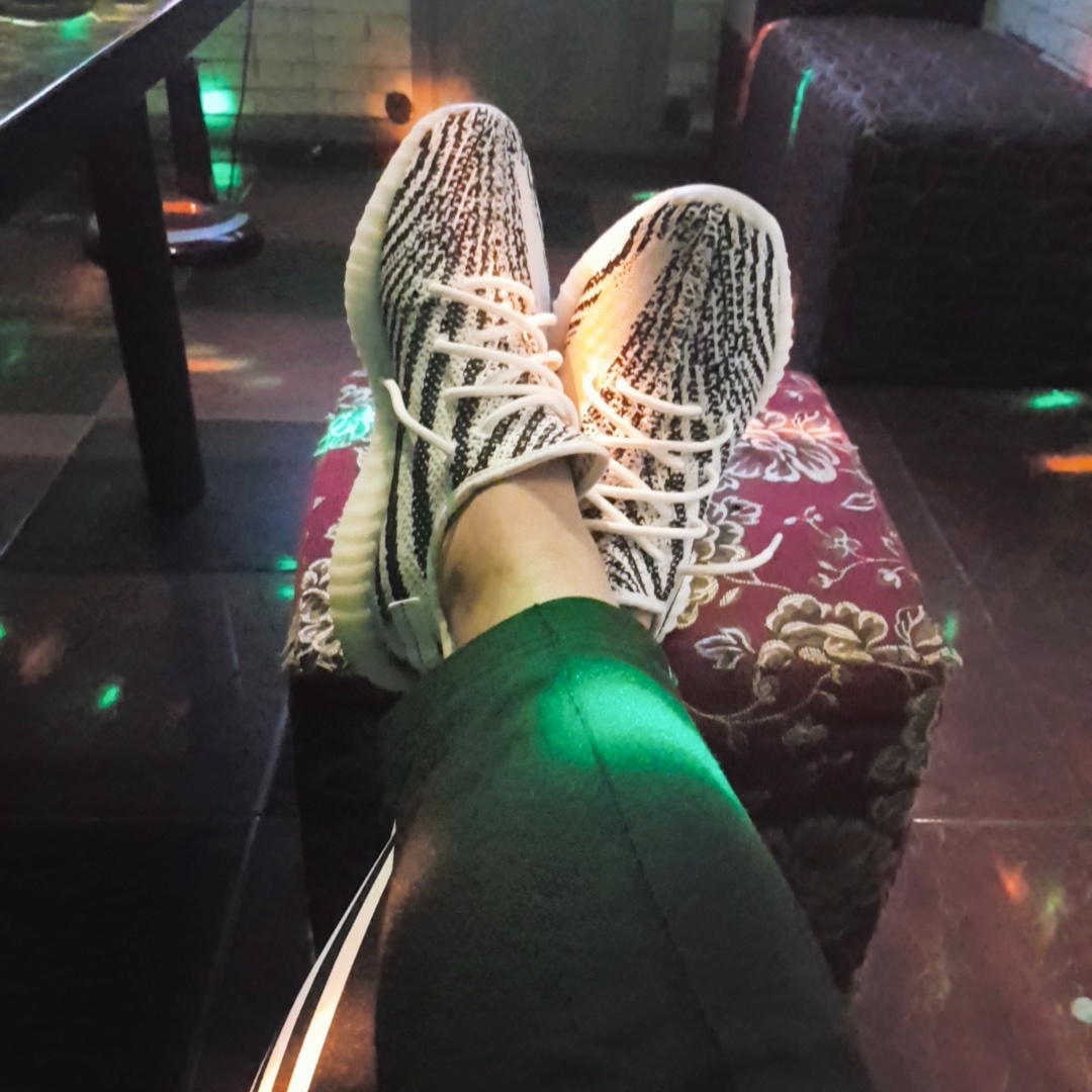 Adidas Yeezy Boost 350 V2 Zebra 2017/2019/2020 착용 스타일 - 3