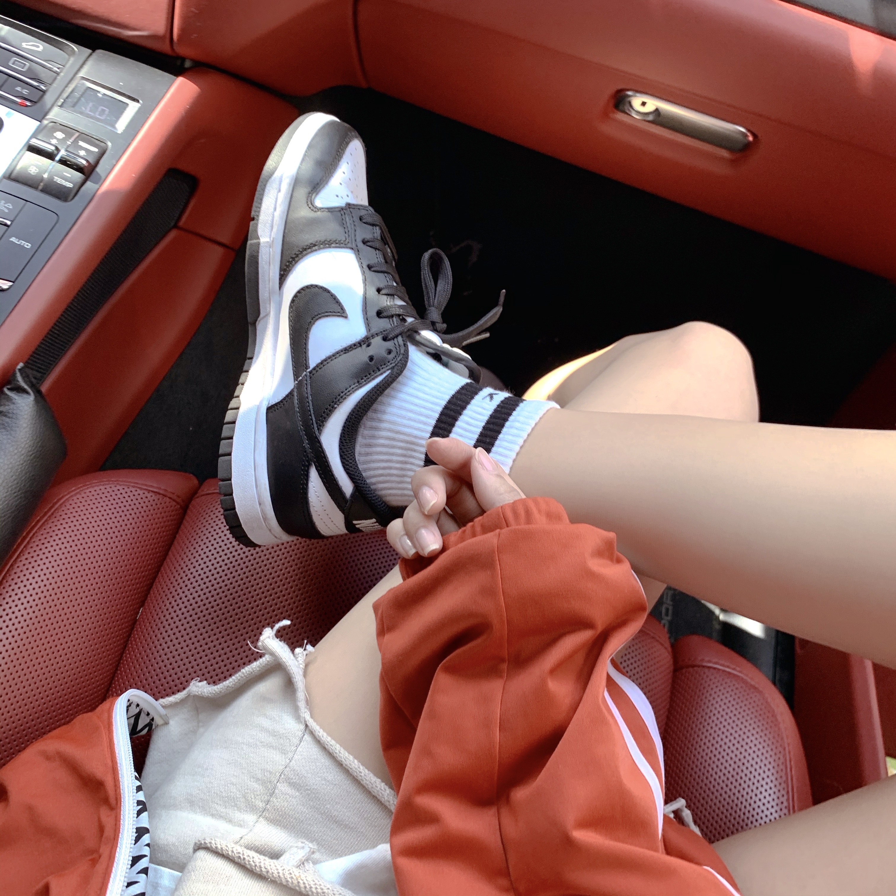 (W) Nike Dunk Low Black 착용 스타일 - 2
