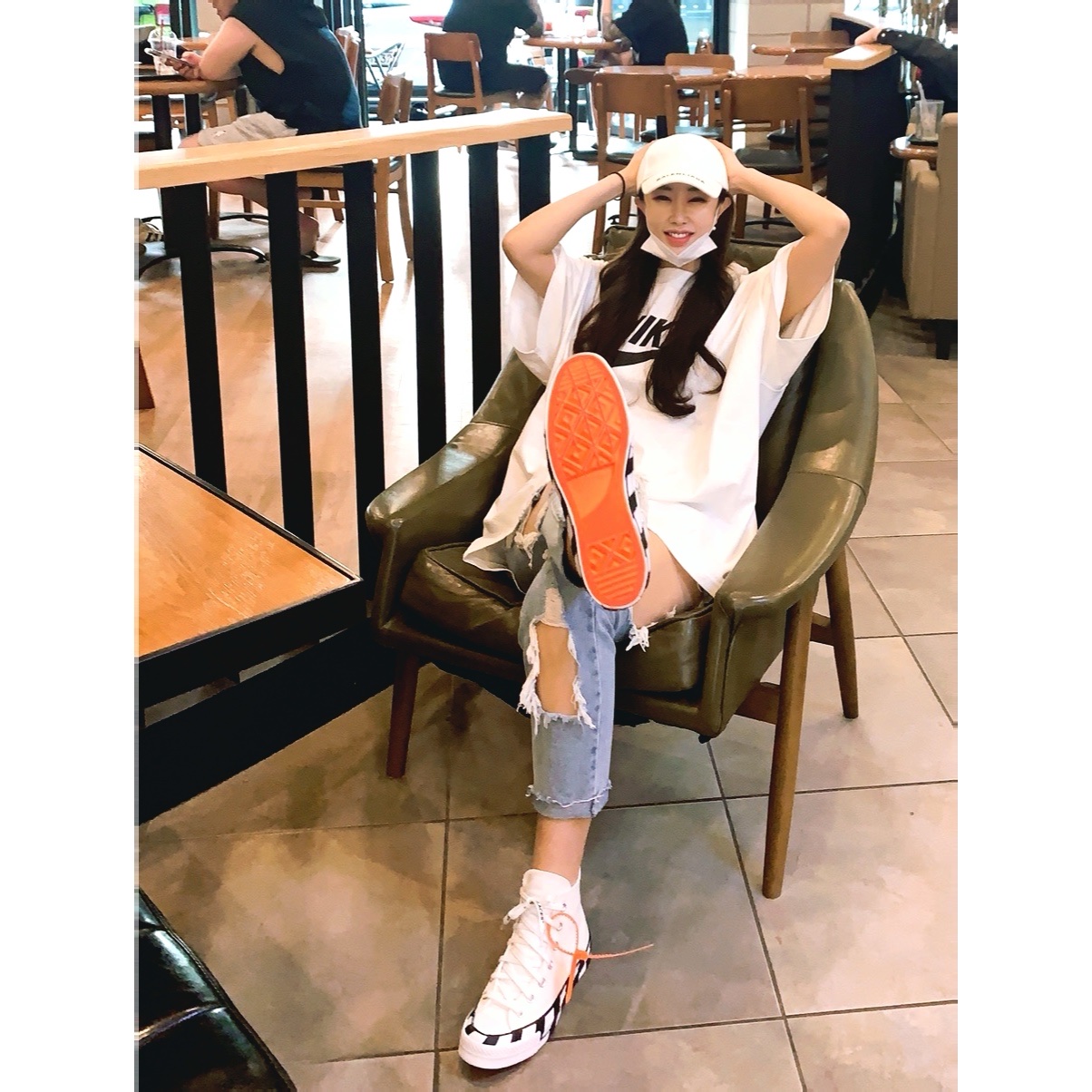 Converse x Off-White Chuck 70 High V2 2021 착용 스타일 - 4