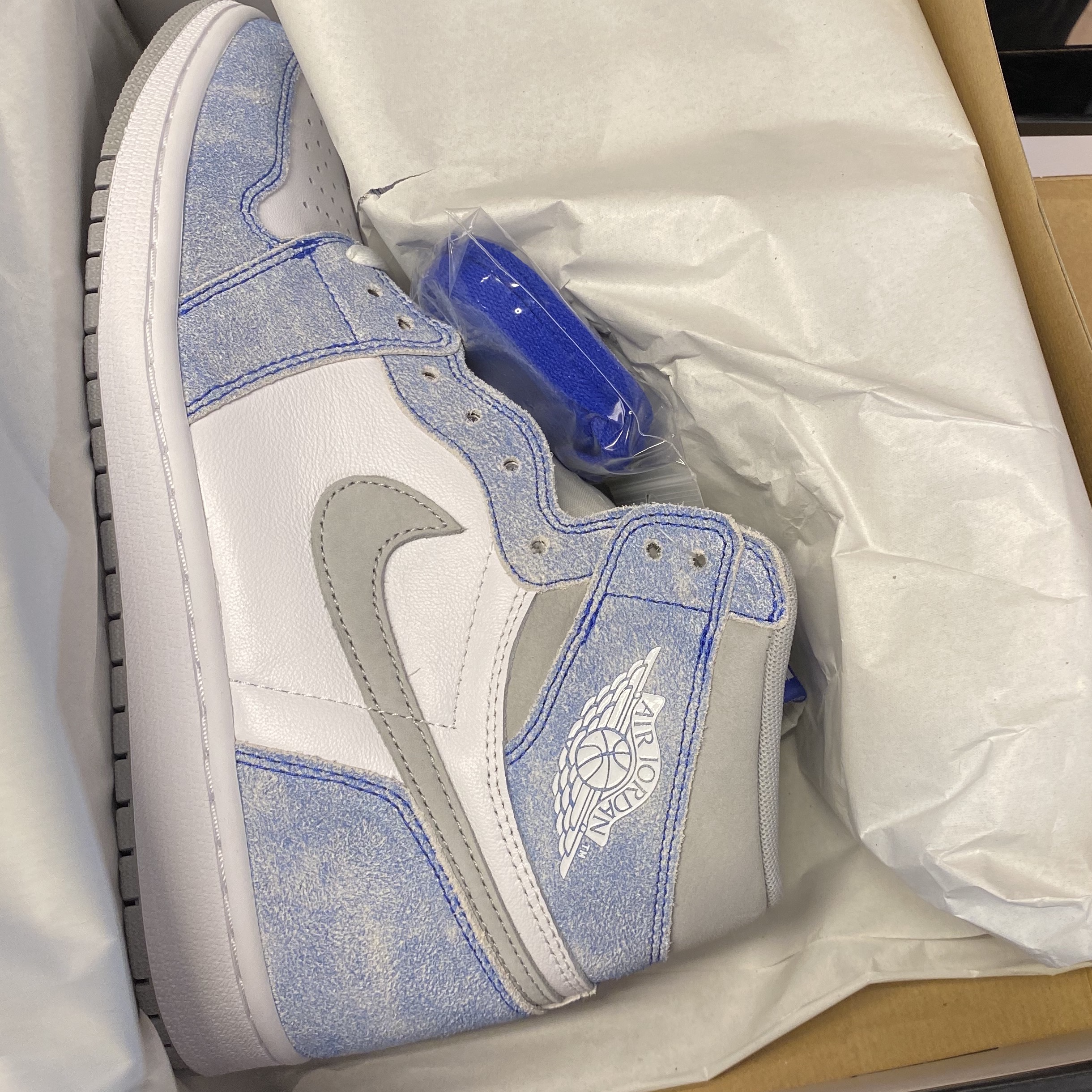 Jordan 1 Retro High OG Hyper Royal 착용 스타일
