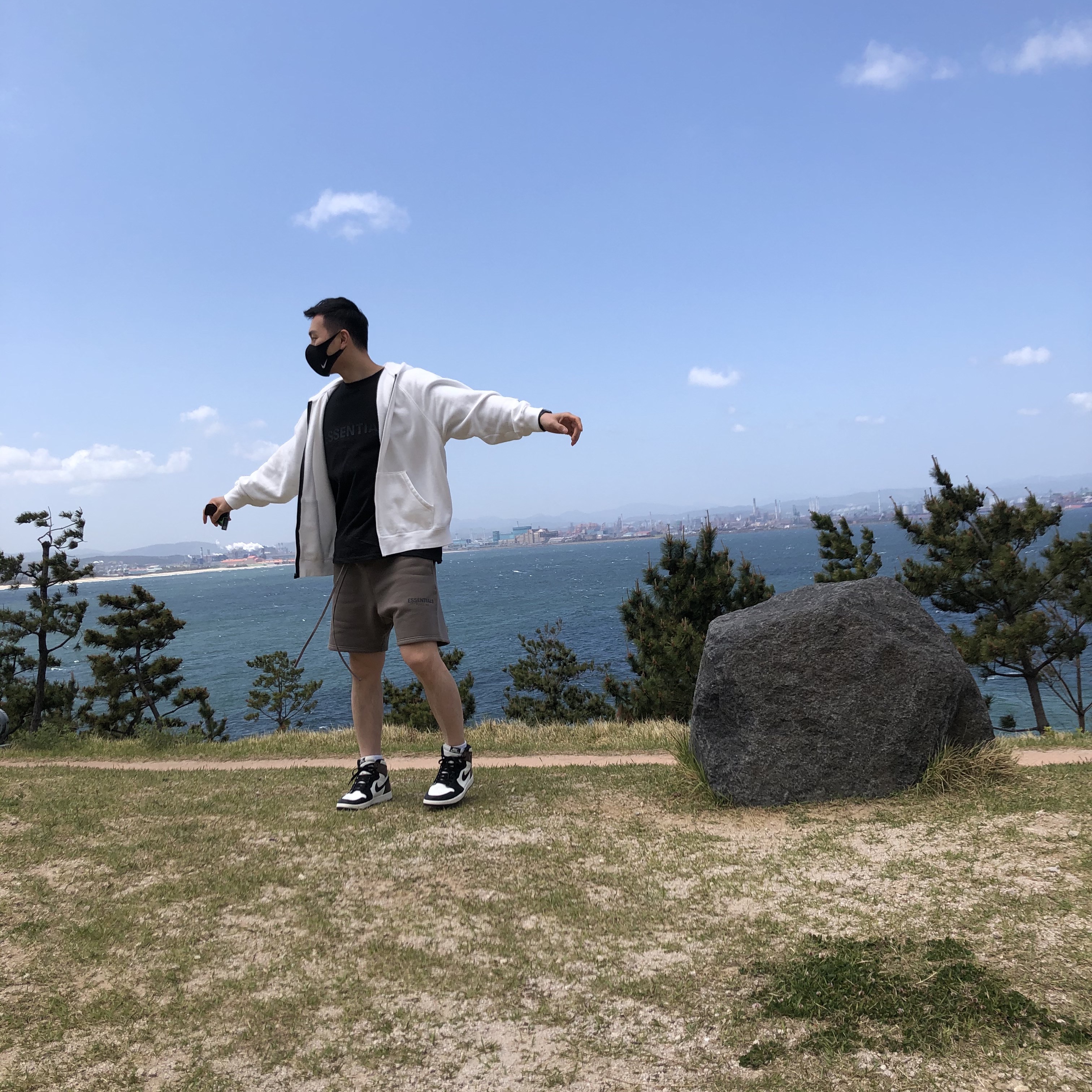 Essentials Fleece Shorts Taupe - 20FW, Jordan 1 Retro High OG Black Mocha 착용 스타일 - 2