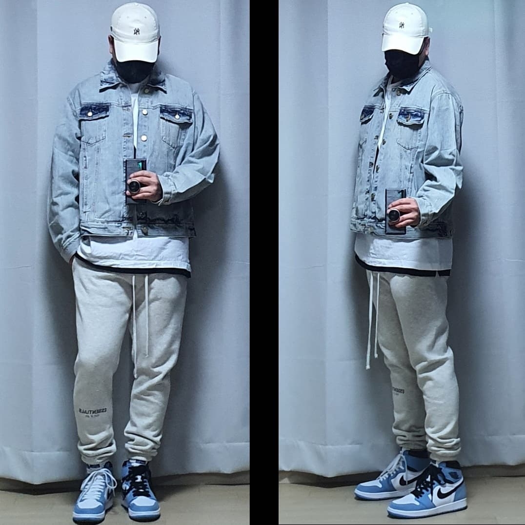 Essentials Denim Trucker Jacket Light Indigo - 20FW, Essentials 3D Silicon Applique Boxy T-Shirt White - 20SS 착용 스타일