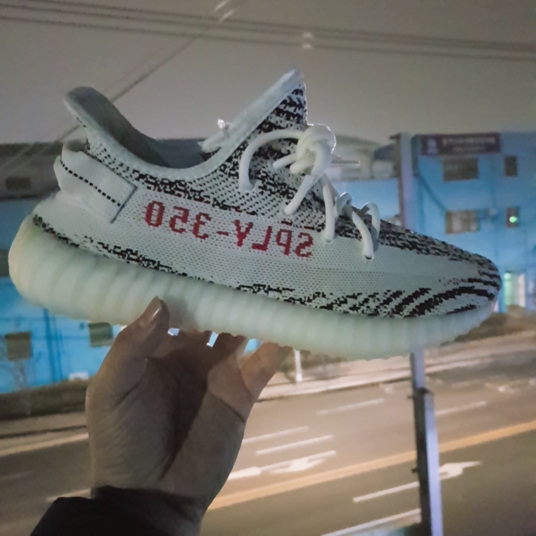 Adidas Yeezy Boost 350 V2 Zebra 2017/2019/2020 착용 스타일 - 2