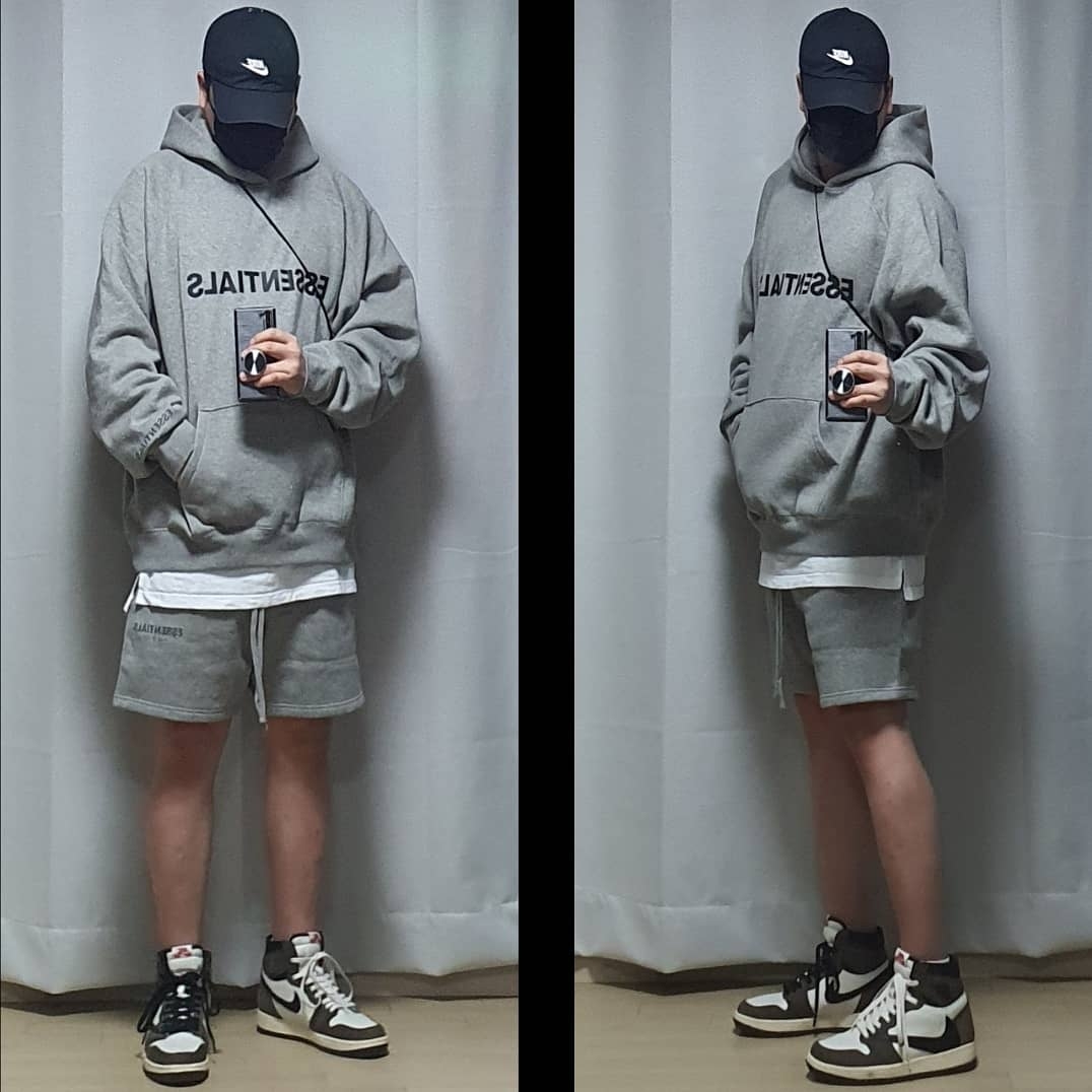Essentials 3D Silicon Applique Pullover Hoodie Heather Oatmeal/Dark Heather Oatmeal - 20FW, Essentials Fleece Shorts Heather Oatmeal - 20FW 착용 스타일