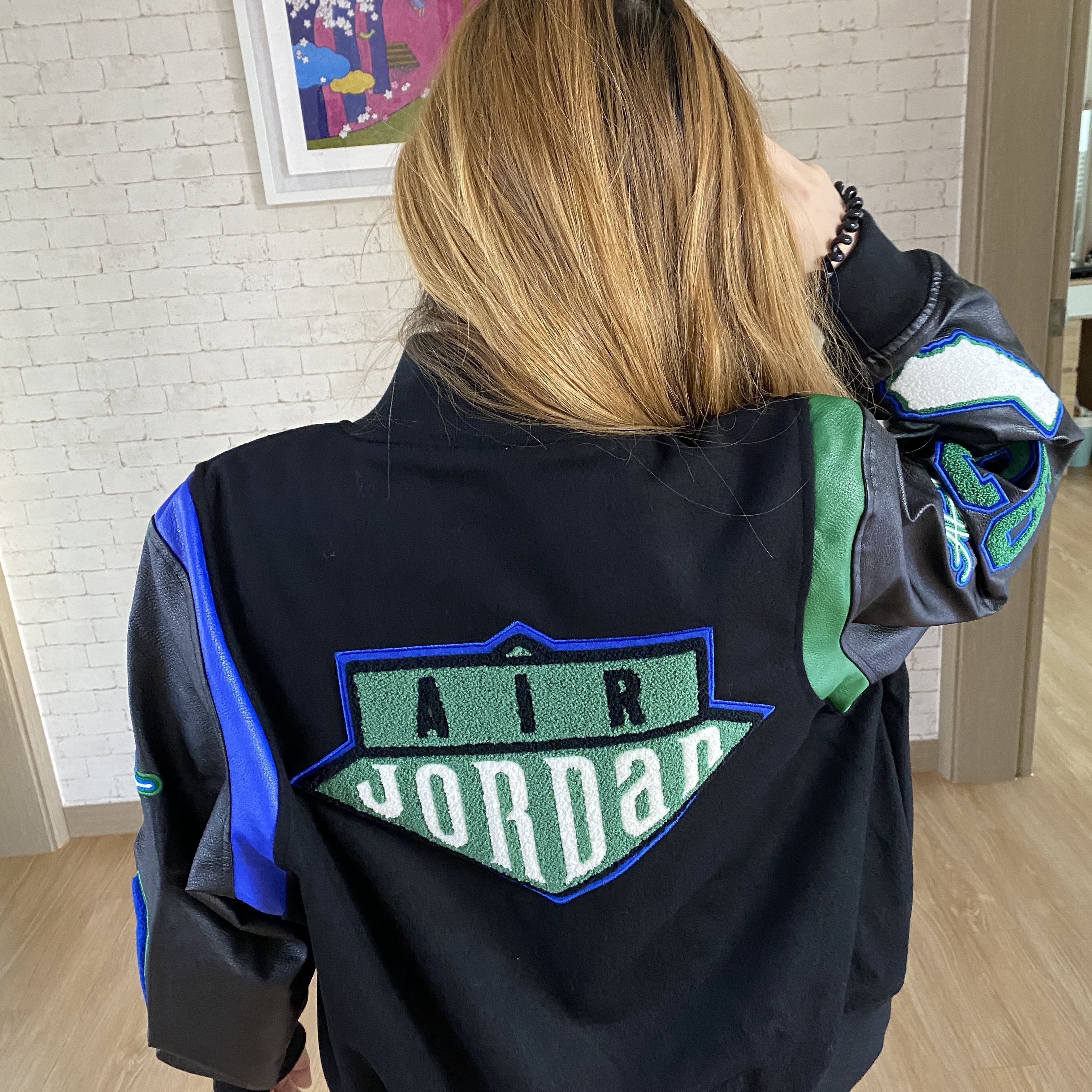 (W) Jordan x Aleali May Varsity Jacket Black - Asia 착용 스타일