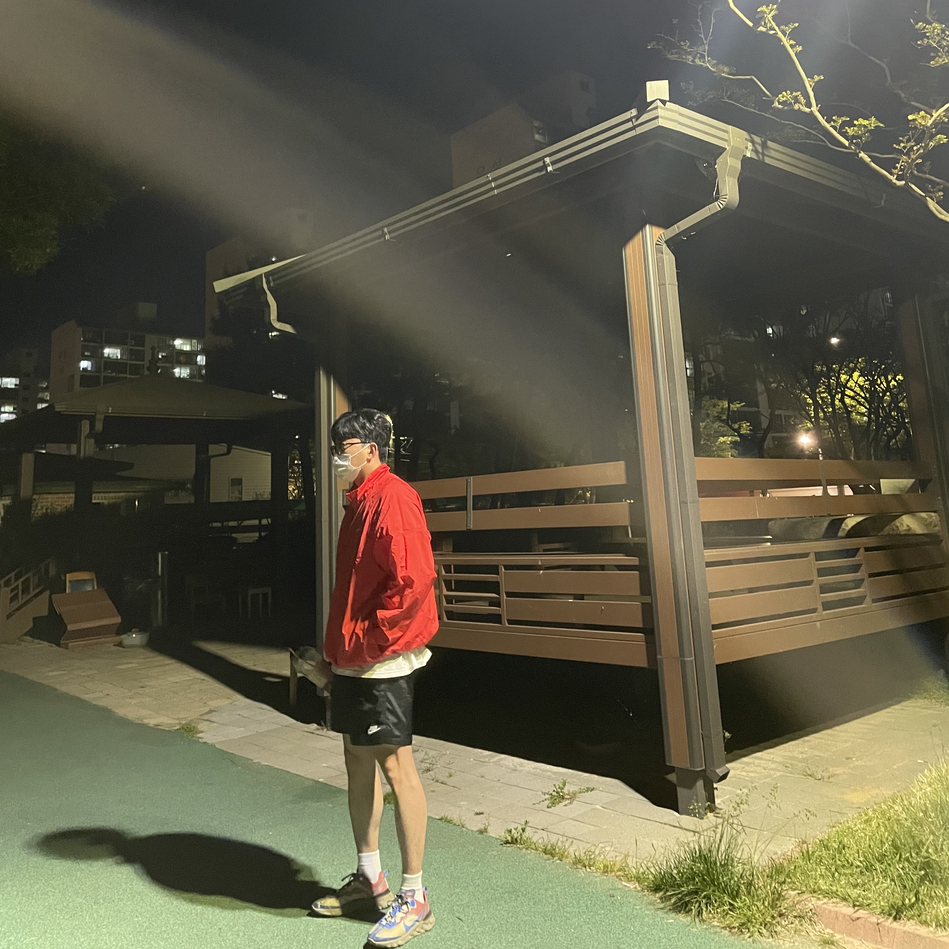 Nike x Undercover React Element 87 Light Beige Chalk, Nike x Stussy Windrunner Jacket Habanero Red 착용 스타일