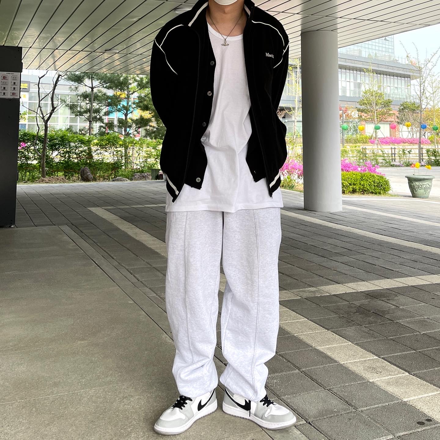 Jordan 1 Mid Light Smoke Grey 착용 스타일