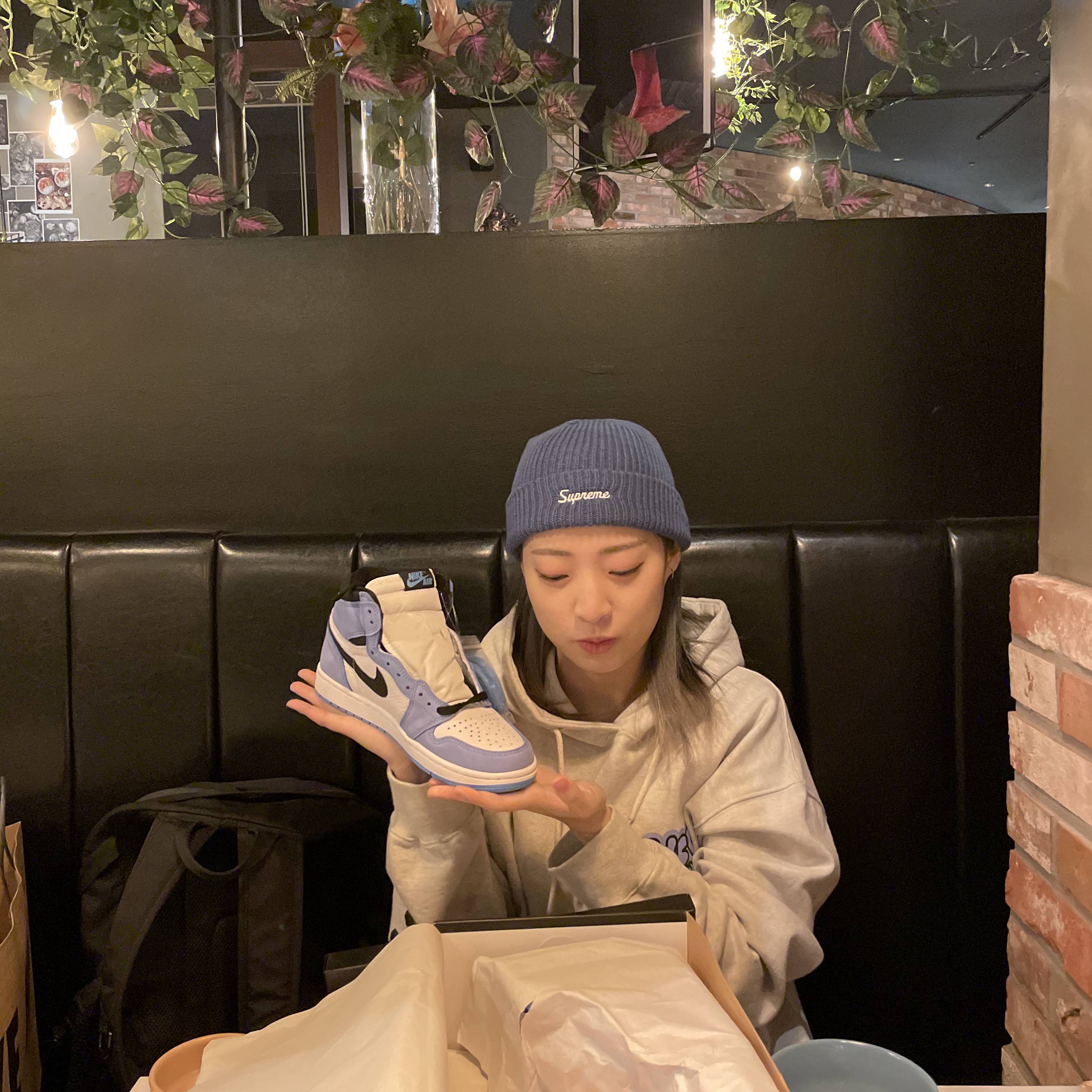 Jordan 1 Retro High OG University Blue 착용 스타일 - 1