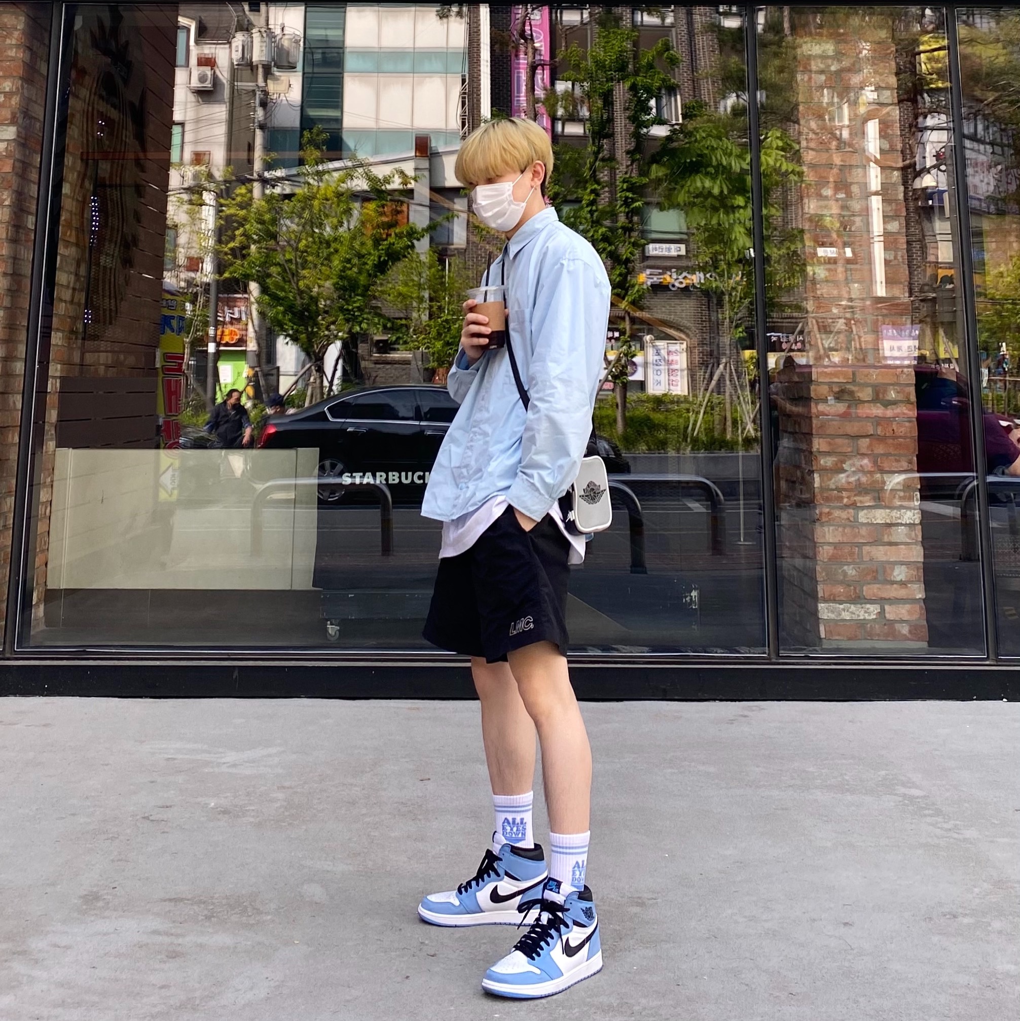 Jordan 1 Retro High OG University Blue 착용 스타일