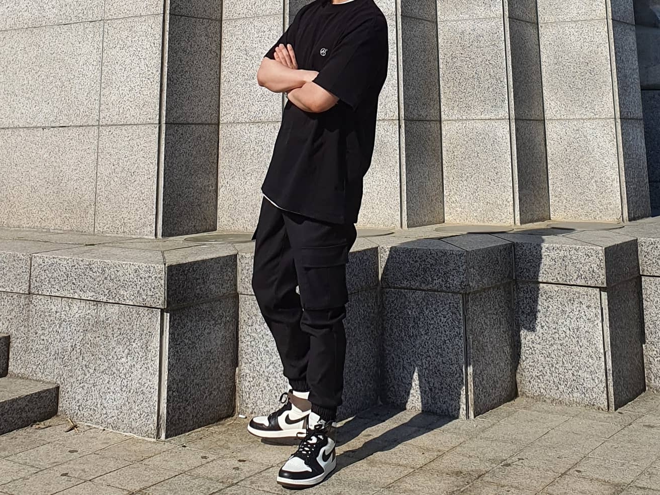 Jordan 1 Retro High OG Black Mocha 착용 스타일 - 2