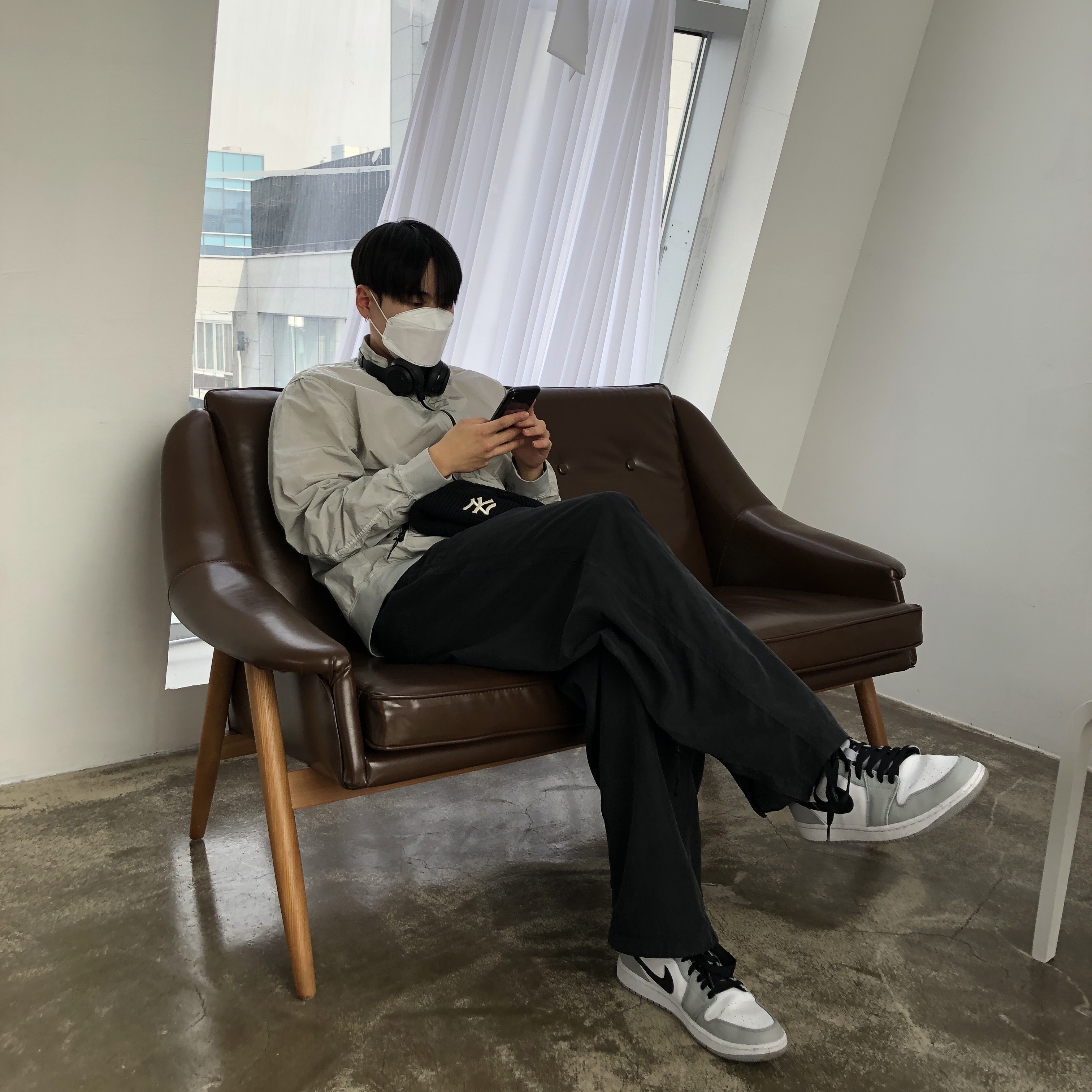 Jordan 1 Mid Light Smoke Grey 착용 스타일