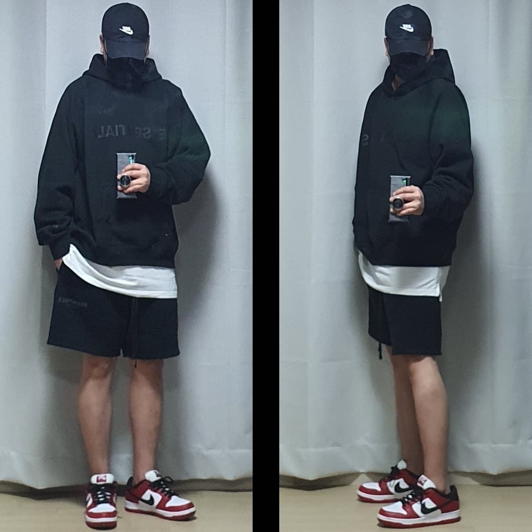 Essentials 3D Silicon Applique Pullover Hoodie Dark Slate/Black 2020, Essentials Sweatshorts Black 2020 착용 스타일