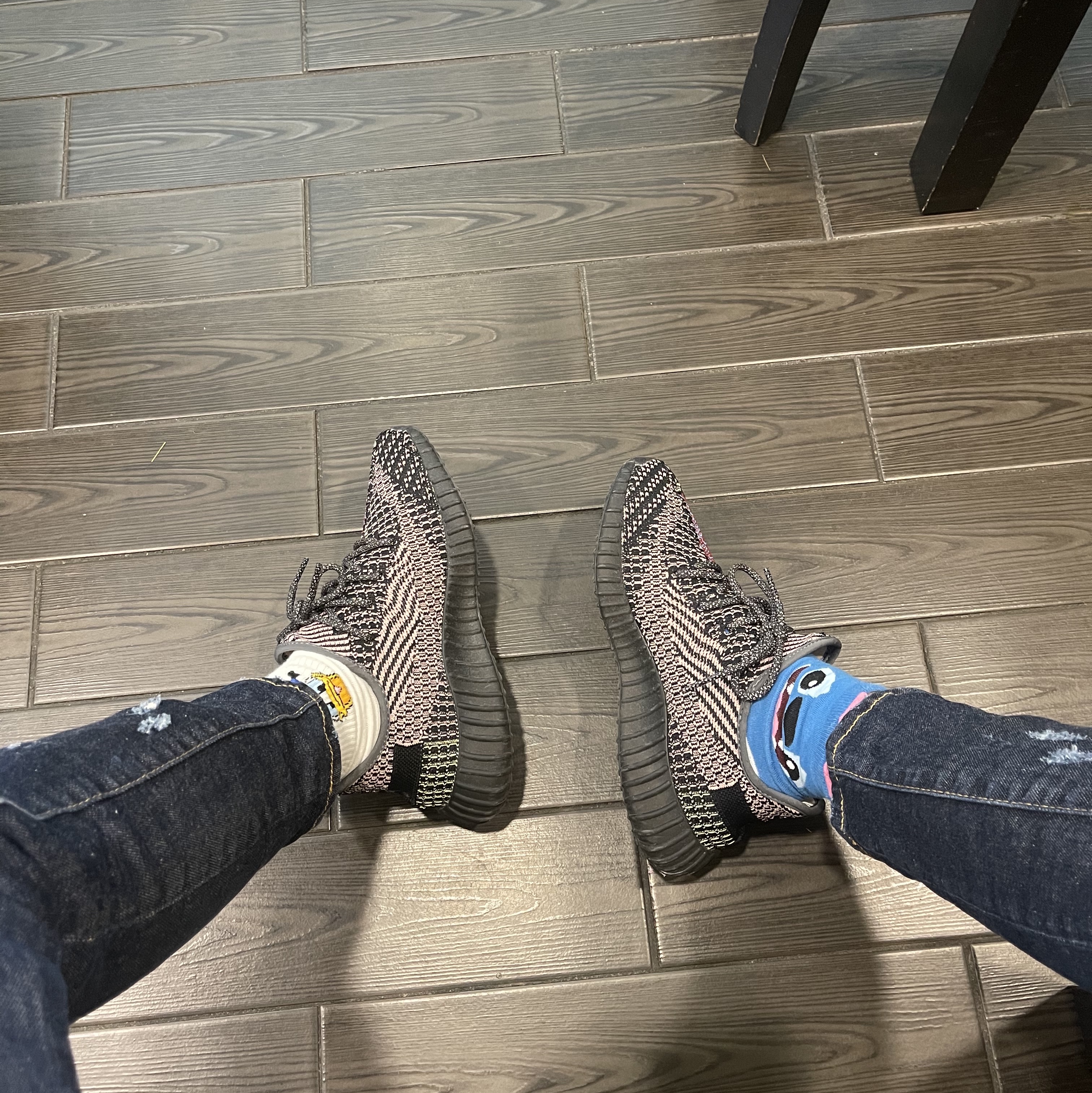 Adidas Yeezy Boost 350 V2 Yecheil - Non-Reflective 착용 스타일
