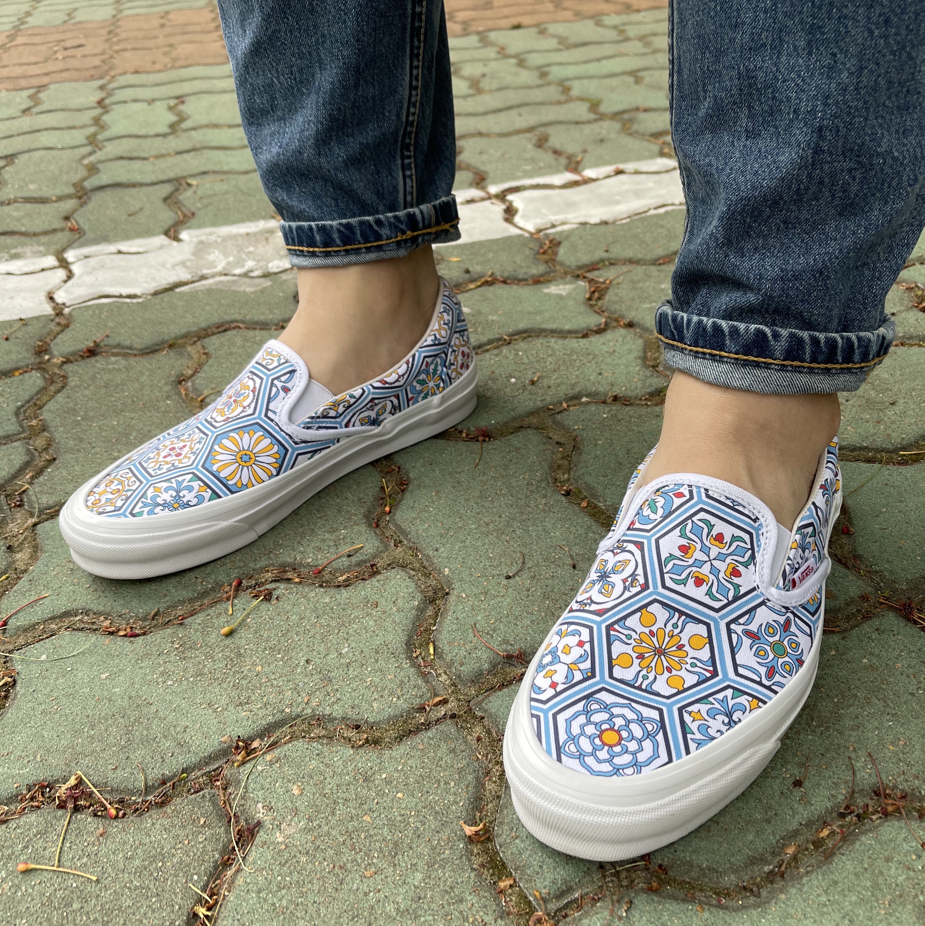 Vans Vault x Kith Classic Slip-On LX Blue Moroccan Pattern 착용 스타일 - 2