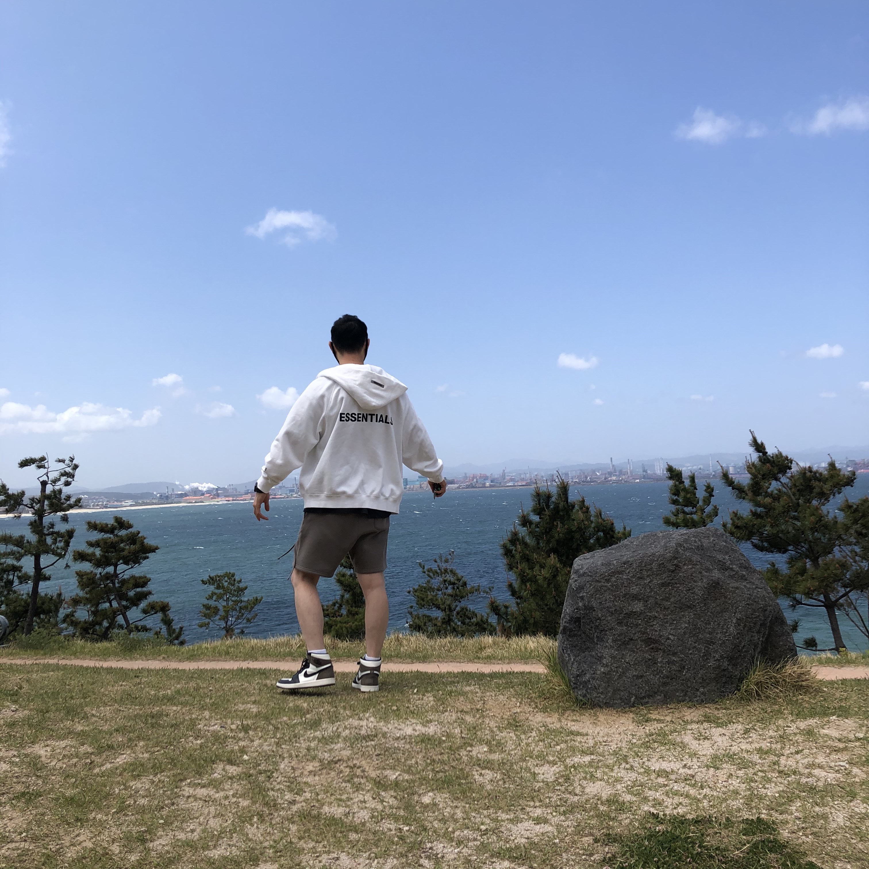 Essentials Fleece Shorts Taupe - 20FW, Jordan 1 Retro High OG Black Mocha 착용 스타일 - 3