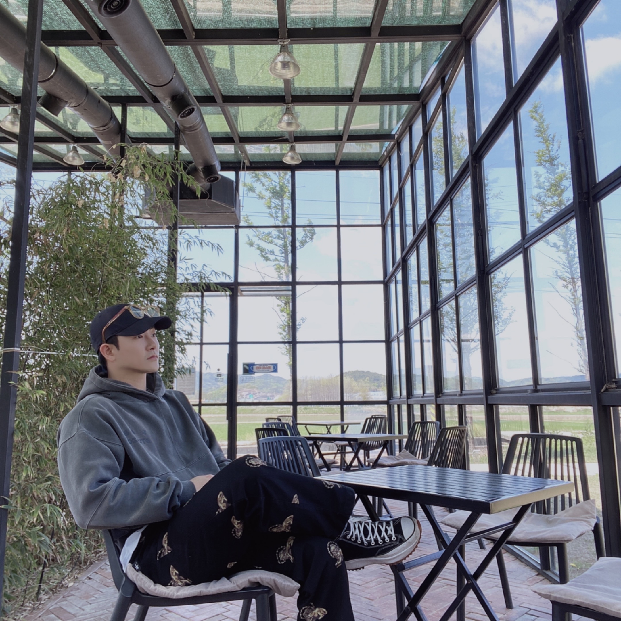 Converse Run Star Hike Hi Black White Gum, IAB Studio Blocked Pigment Hoodie Black 착용 스타일