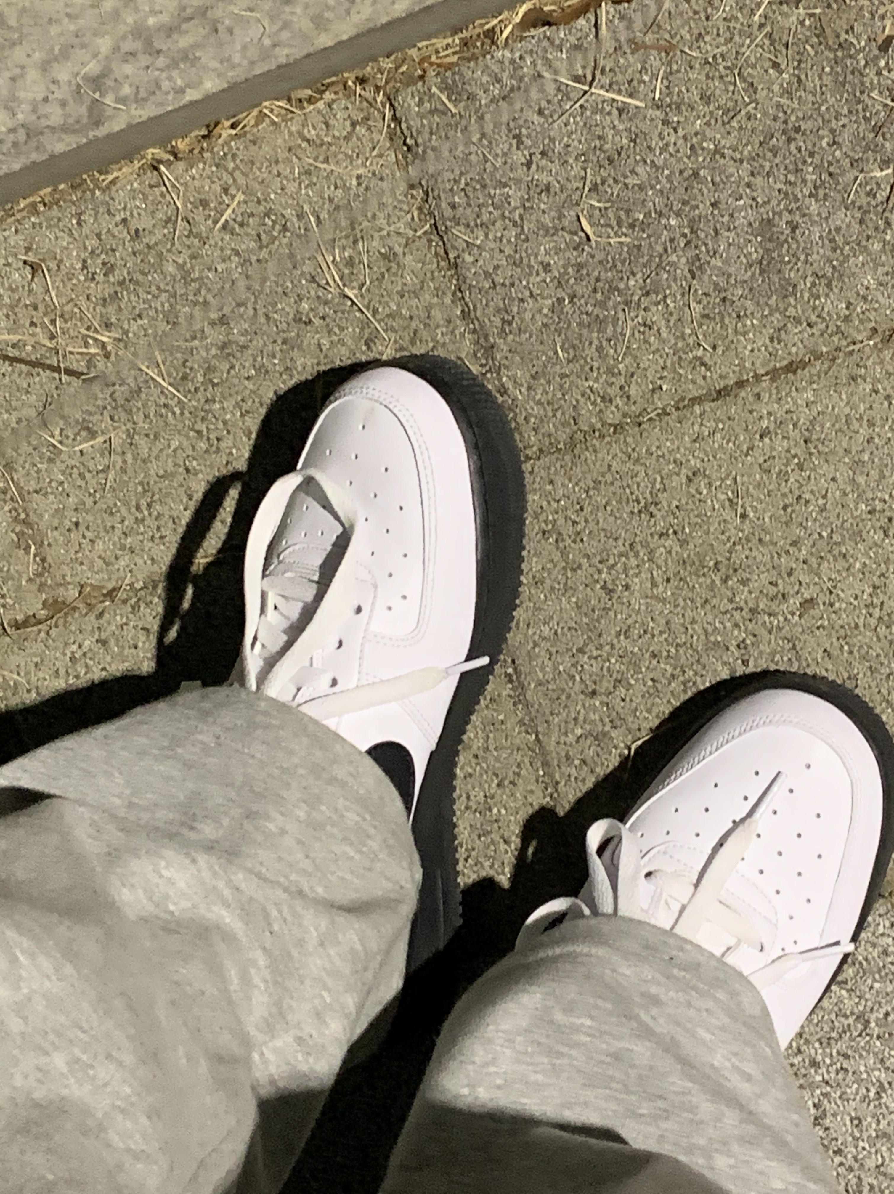 Nike Air Force 1 Low White Black Midsole 착용 스타일 - 2