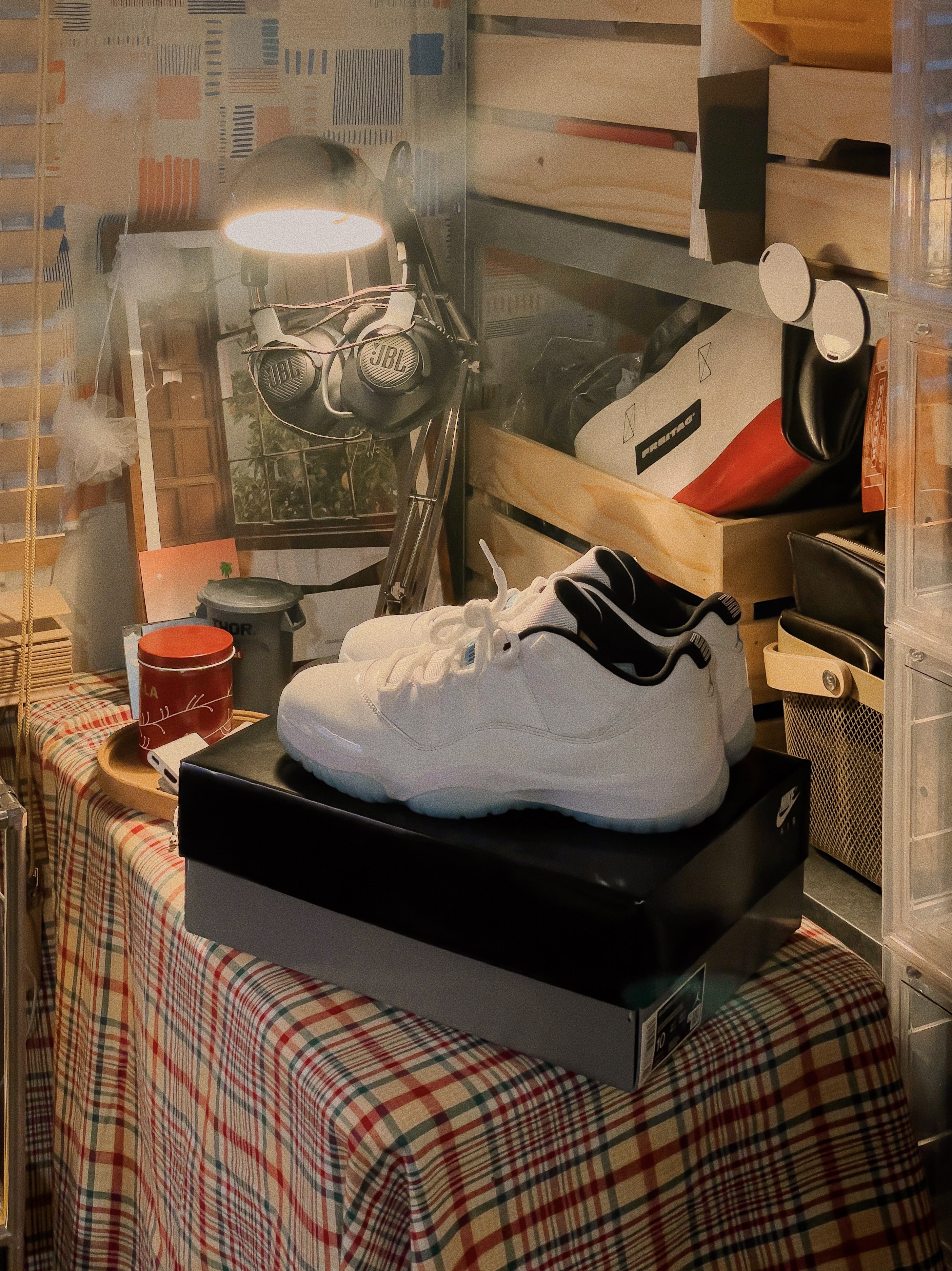 Jordan 11 Retro Low Legend Blue, Jordan 1 Retro High OG Royal Toe 착용 스타일 - 1