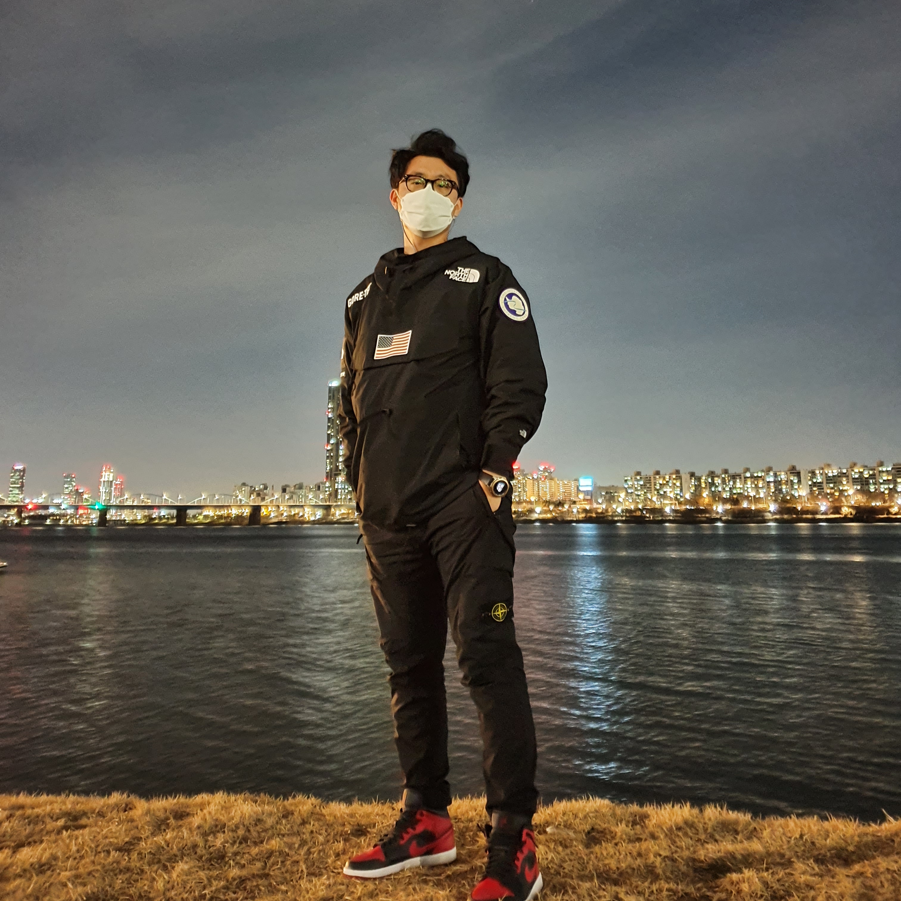 Jordan 1 Mid Bred Banned 2020, Supreme x The North Face Trans Antarctica Expedition Pullover Jacket Black - 17SS 착용 스타일