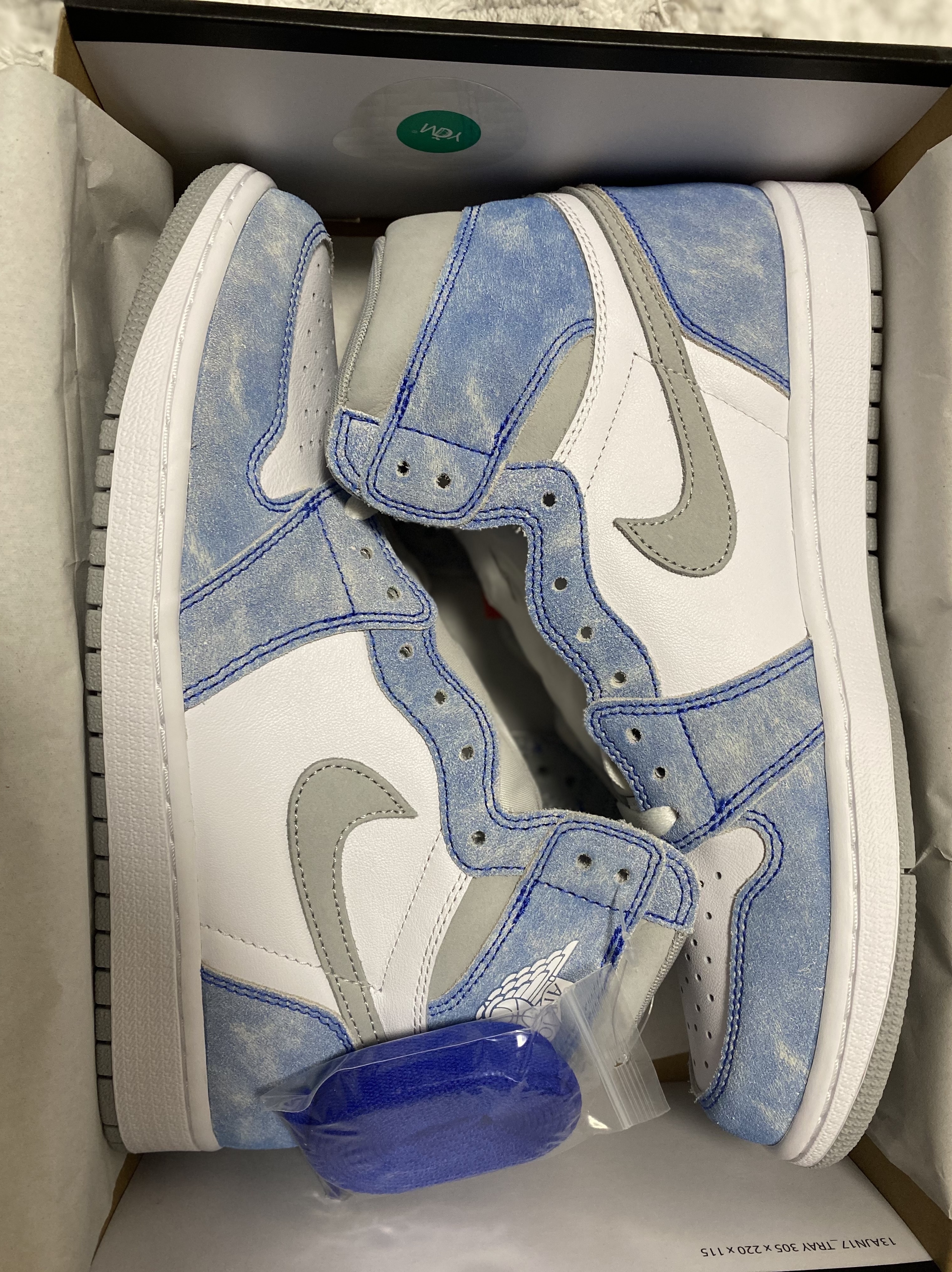 Jordan 1 Retro High OG Hyper Royal 착용 스타일