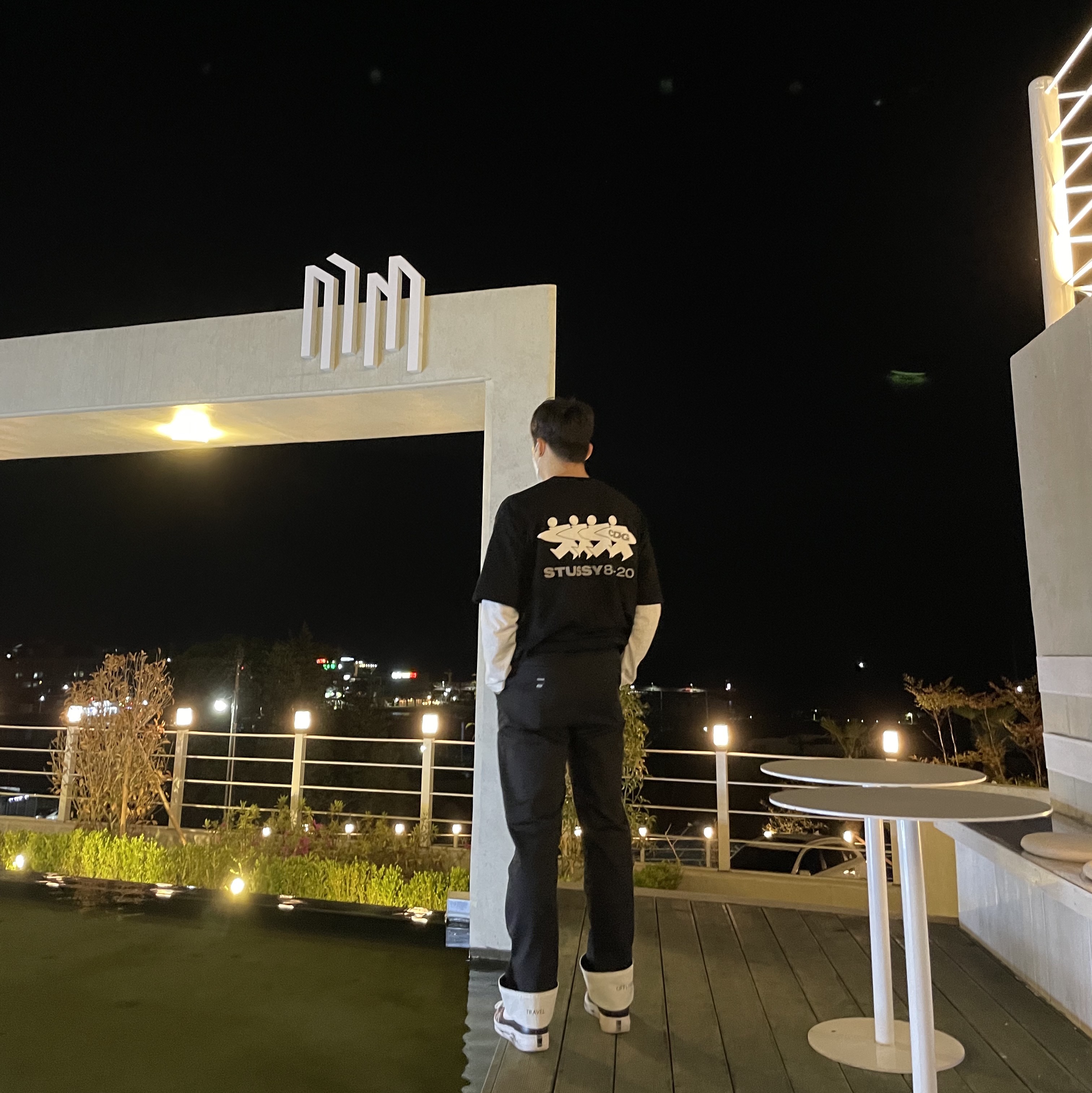Stussy x CDG Surfman T-Shirt Black, Nike x Peaceminusone Air Force 1 Low Para-Noise 착용 스타일