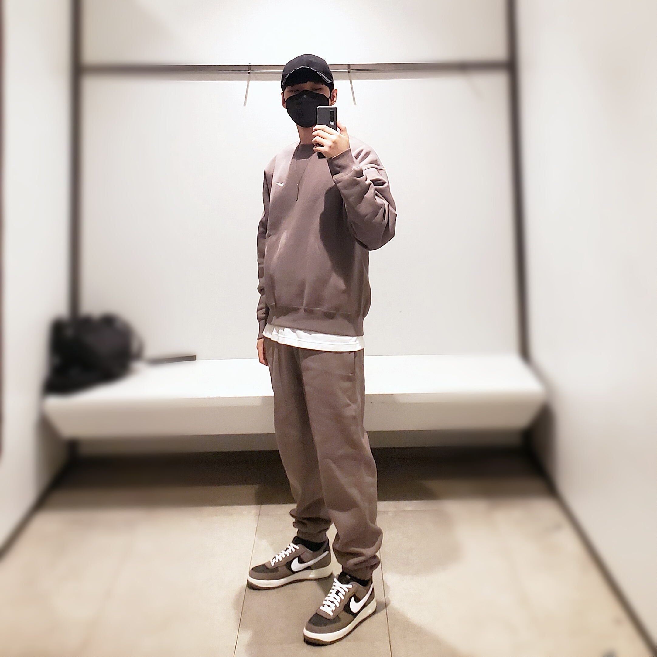 Nike M NRG Crew Fleece Olive Grey 착용 스타일 - 1
