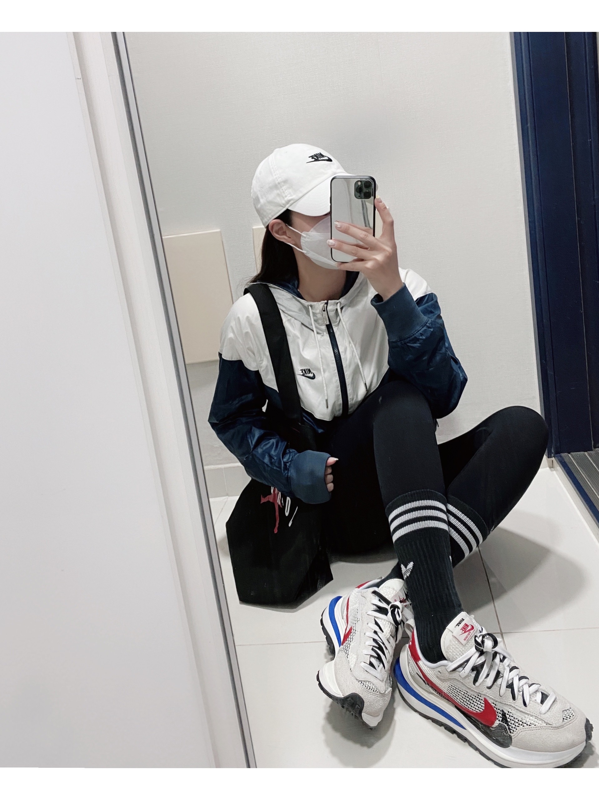 Nike x Sacai VaporWaffle Royal Fuchsia 착용 스타일 - 1