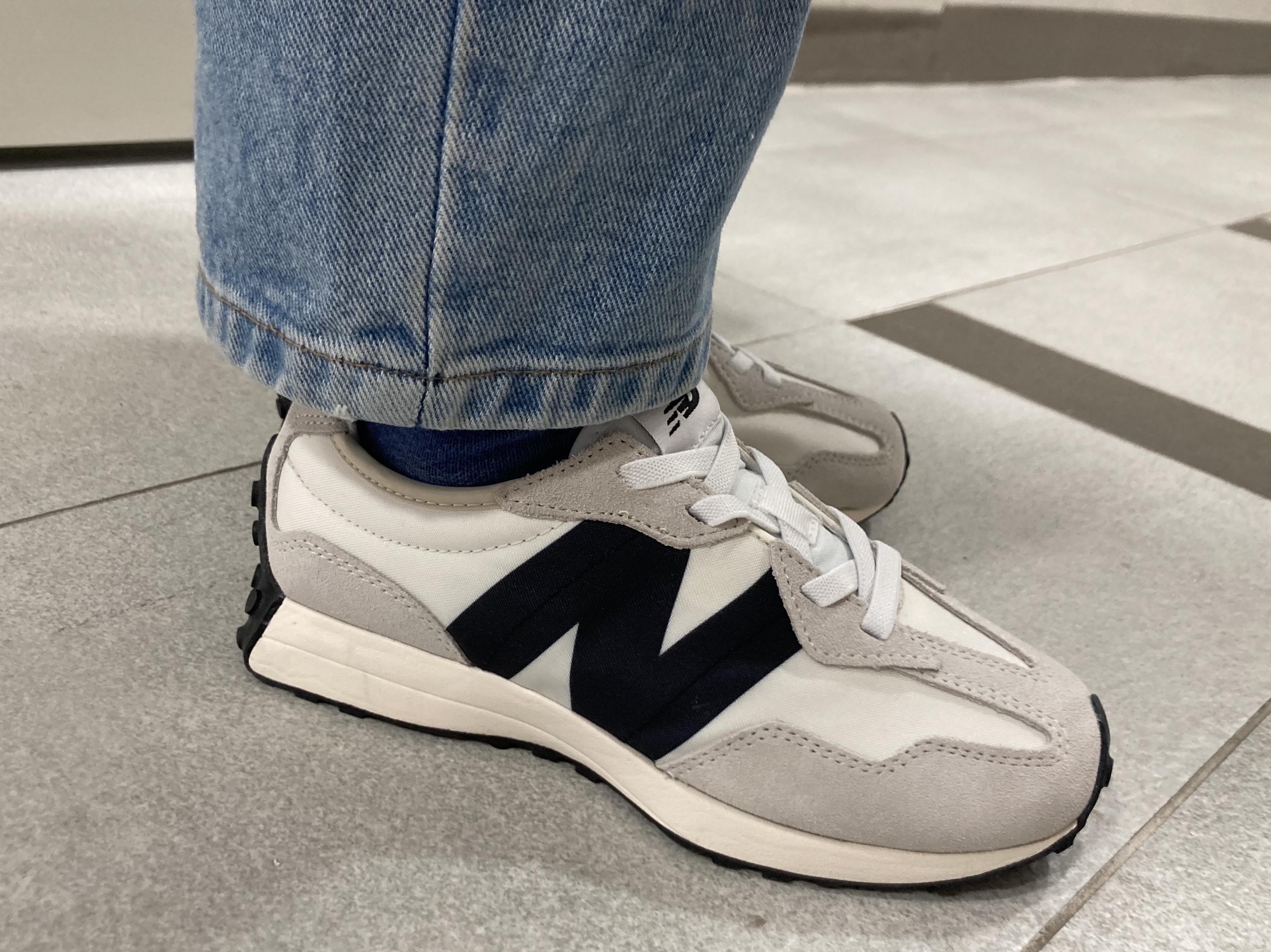 (PS) New Balance 327 White Black 착용 스타일