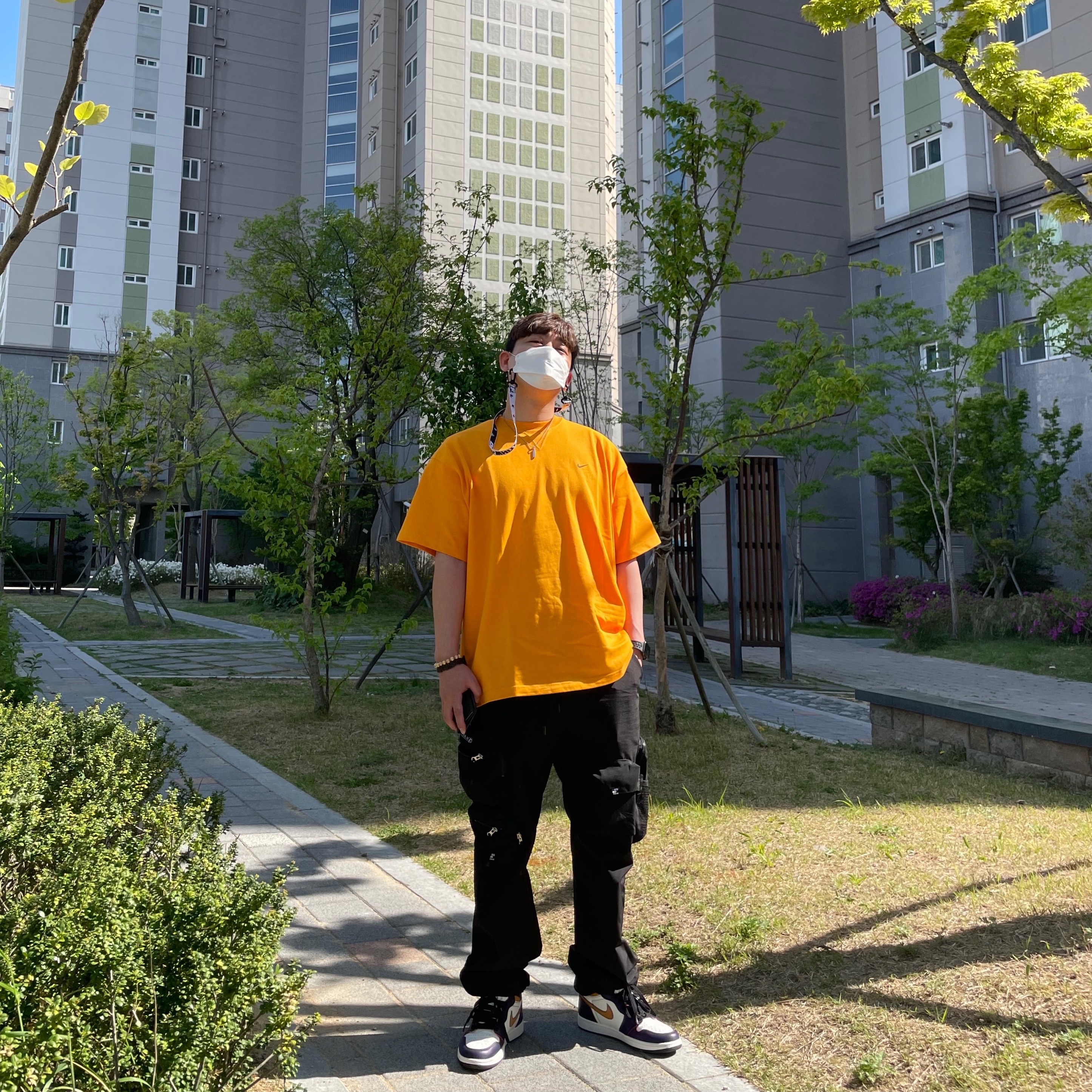 Jordan 1 Retro High OG Defiant SB LA to Chicago, Nike x Kim Jones Oversized T-Shirt Circuit Orange - US/EU 착용 스타일