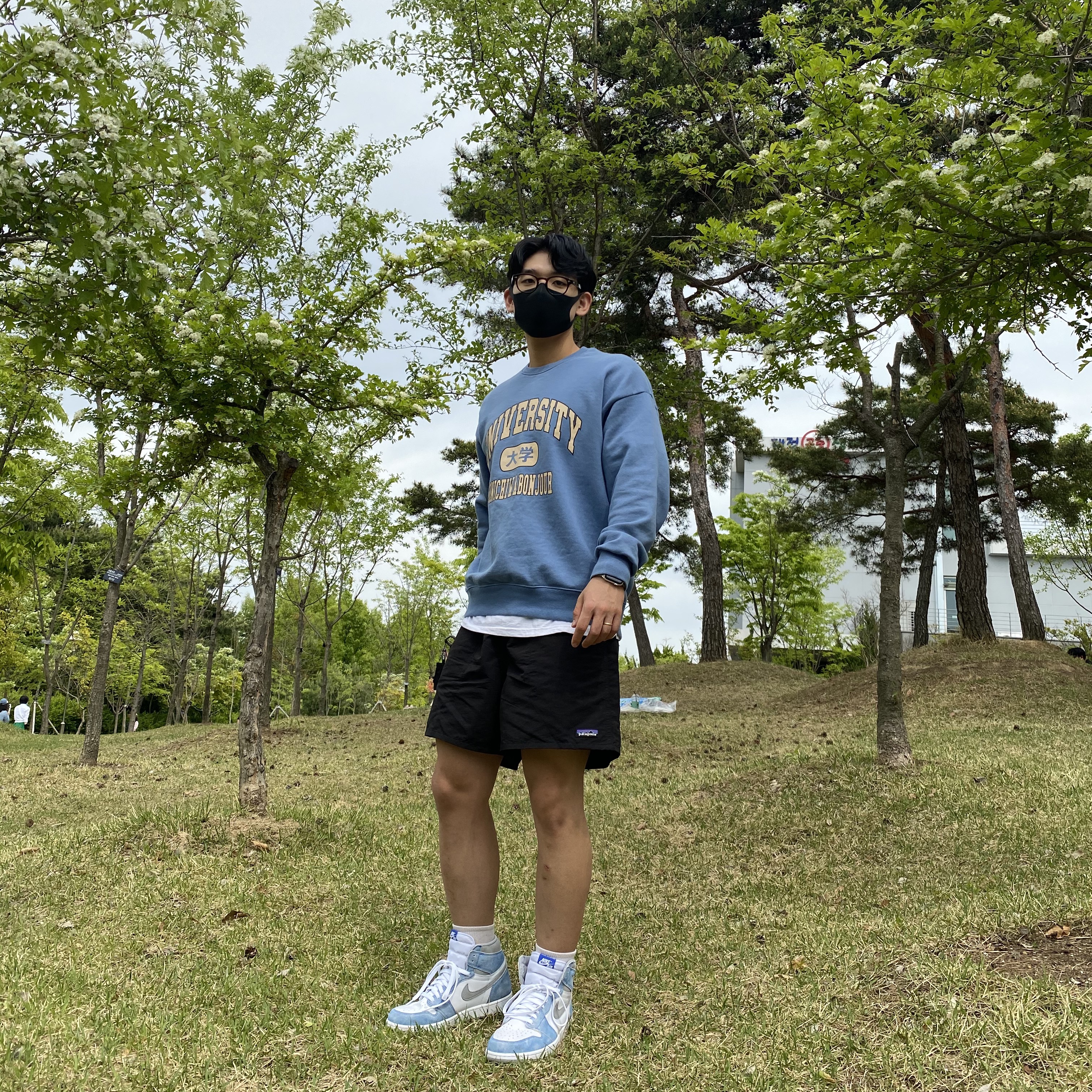Jordan 1 Retro High OG Hyper Royal 착용 스타일