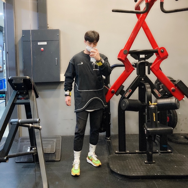 Nike x Off-White NRG RU Short Sleeve T-Shirt, Nike x Sacai LDWaffle Green Multi 착용 스타일