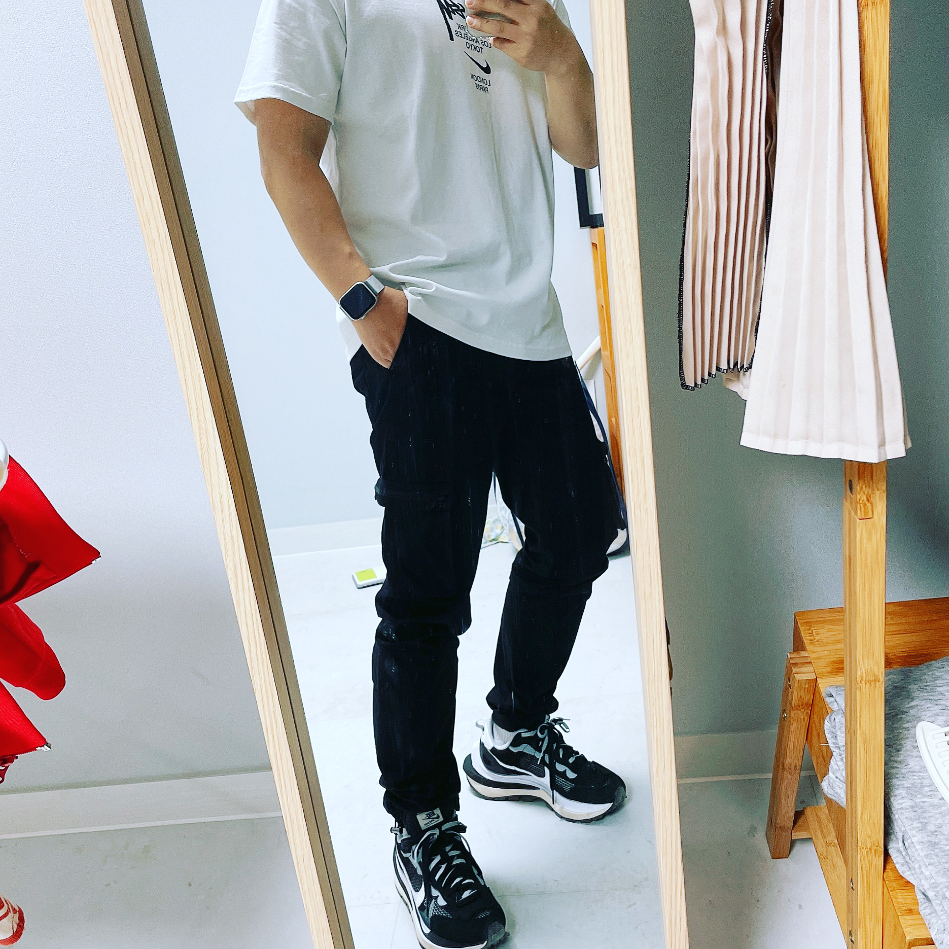 Nike x Sacai VaporWaffle Black White, Nike x Stussy WT T-Shirt White - Asia 착용 스타일