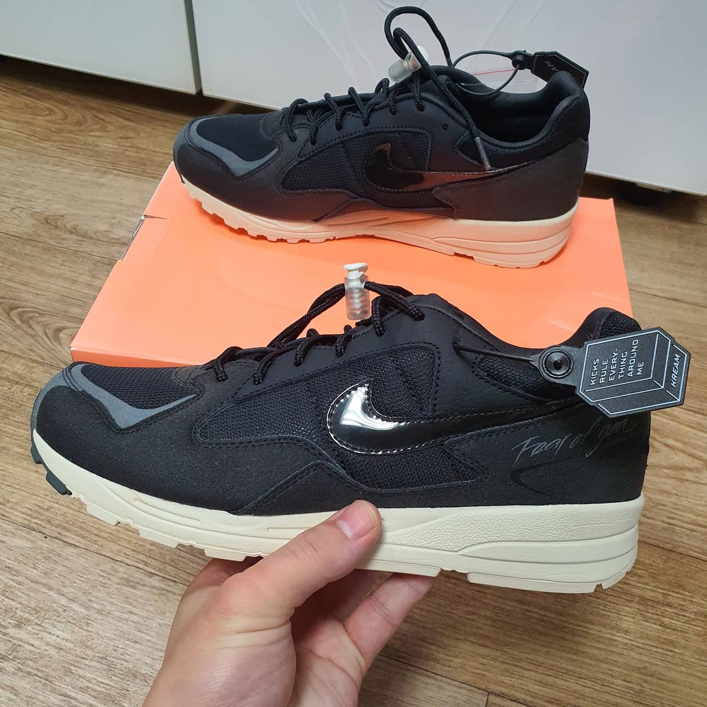 Nike x Fear of God Air Skylon 2 Black Sail 착용 스타일 - 2
