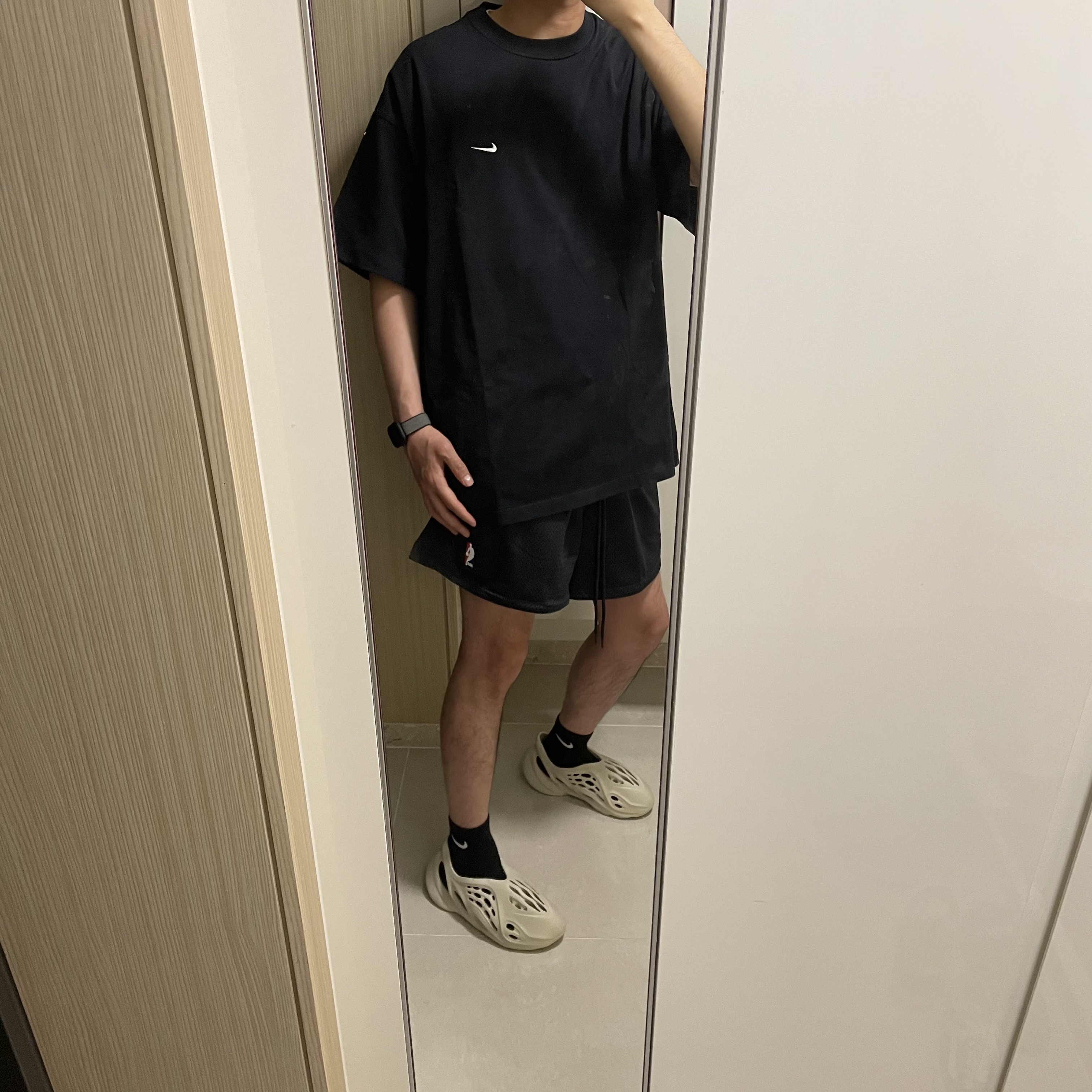 Nike NRG Solo Swoosh T-Shirt Black - US/EU, Nike x Fear of God Basketball Shorts Off Noir 착용 스타일