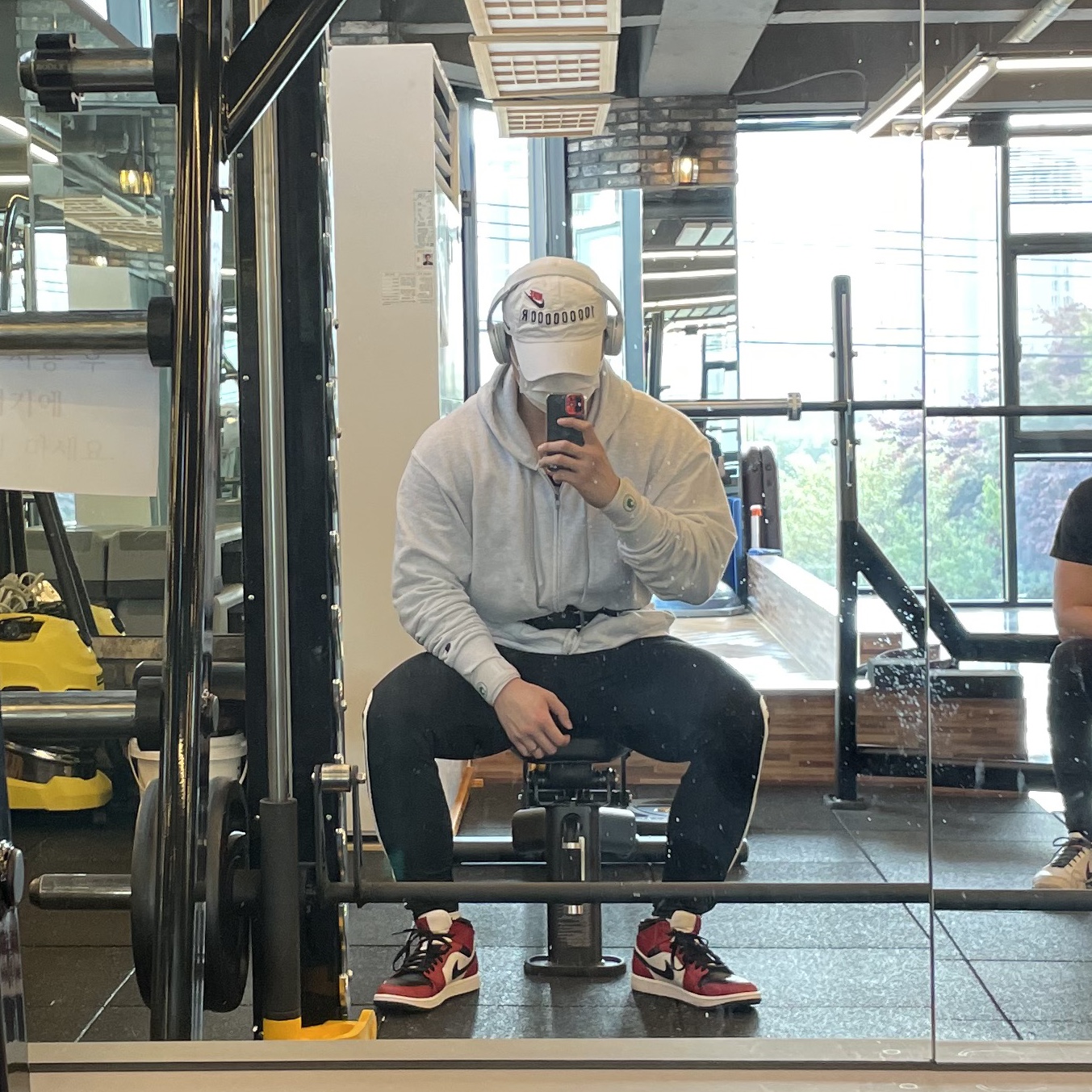 Jordan 1 Mid Chicago Black Toe 착용 스타일