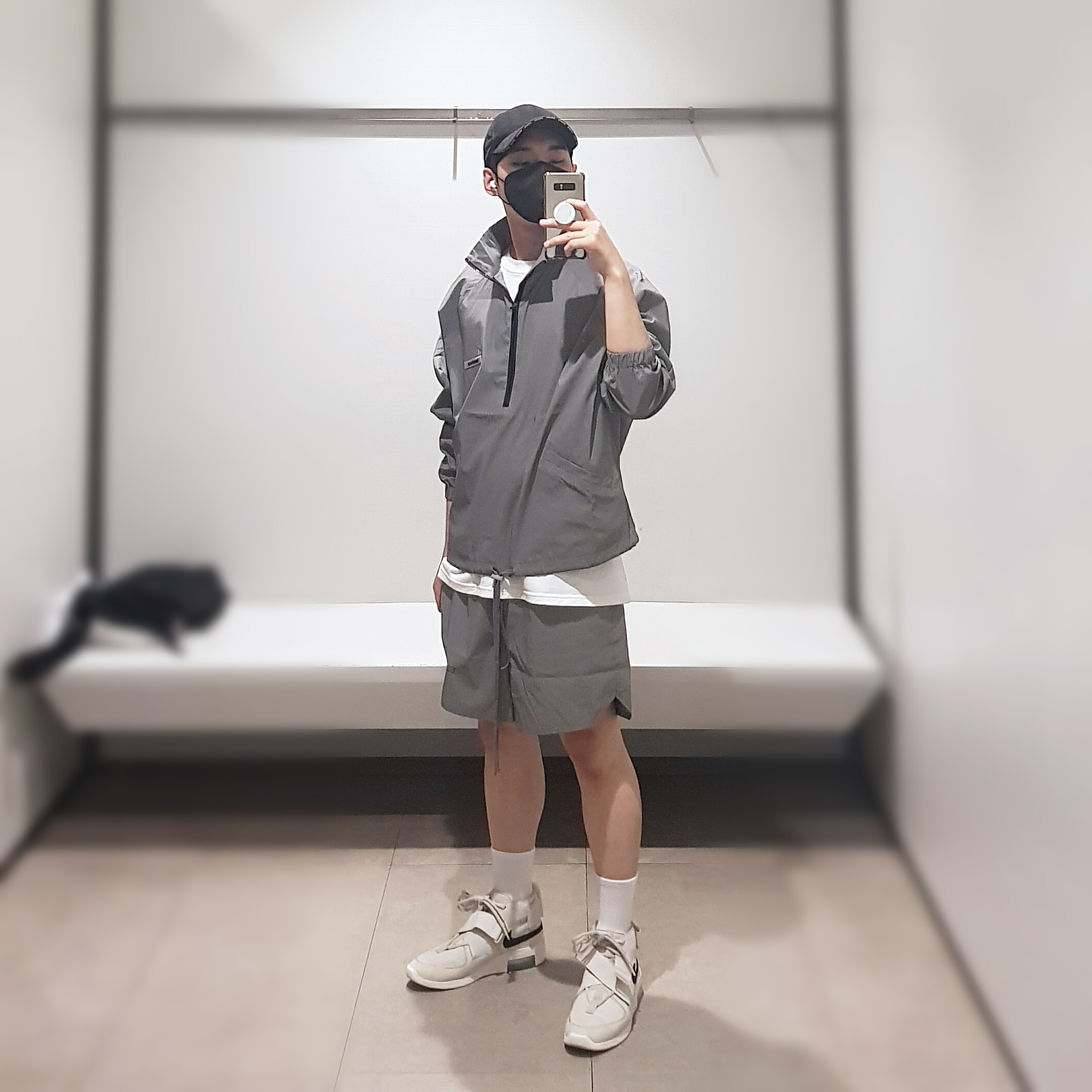 Essentials Track Jacket Silver Reflective - 20SS, Essentials Volley Shorts Silver Reflective - 20SS 착용 스타일 - 1
