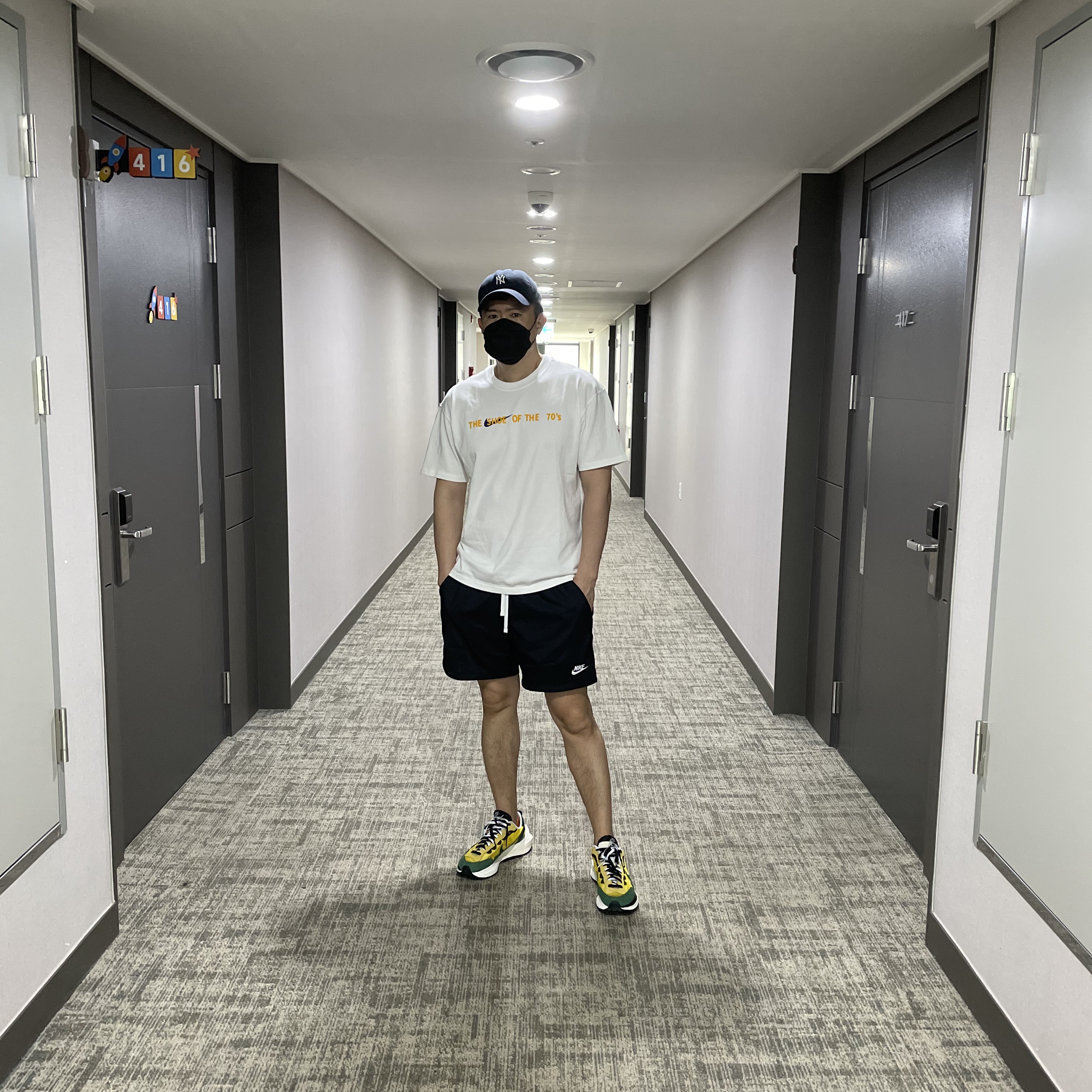 Nike x Sacai VaporWaffle Tour Yellow & Gorge Green Sail 착용 스타일
