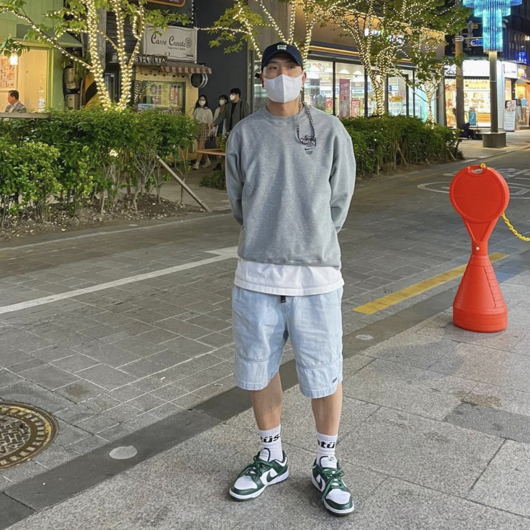 Nike Dunk Low Retro Varsity Green, Nike x Stussy NRG ZR Fleece Crewneck Heather Grey - Asia 착용 스타일 - 3