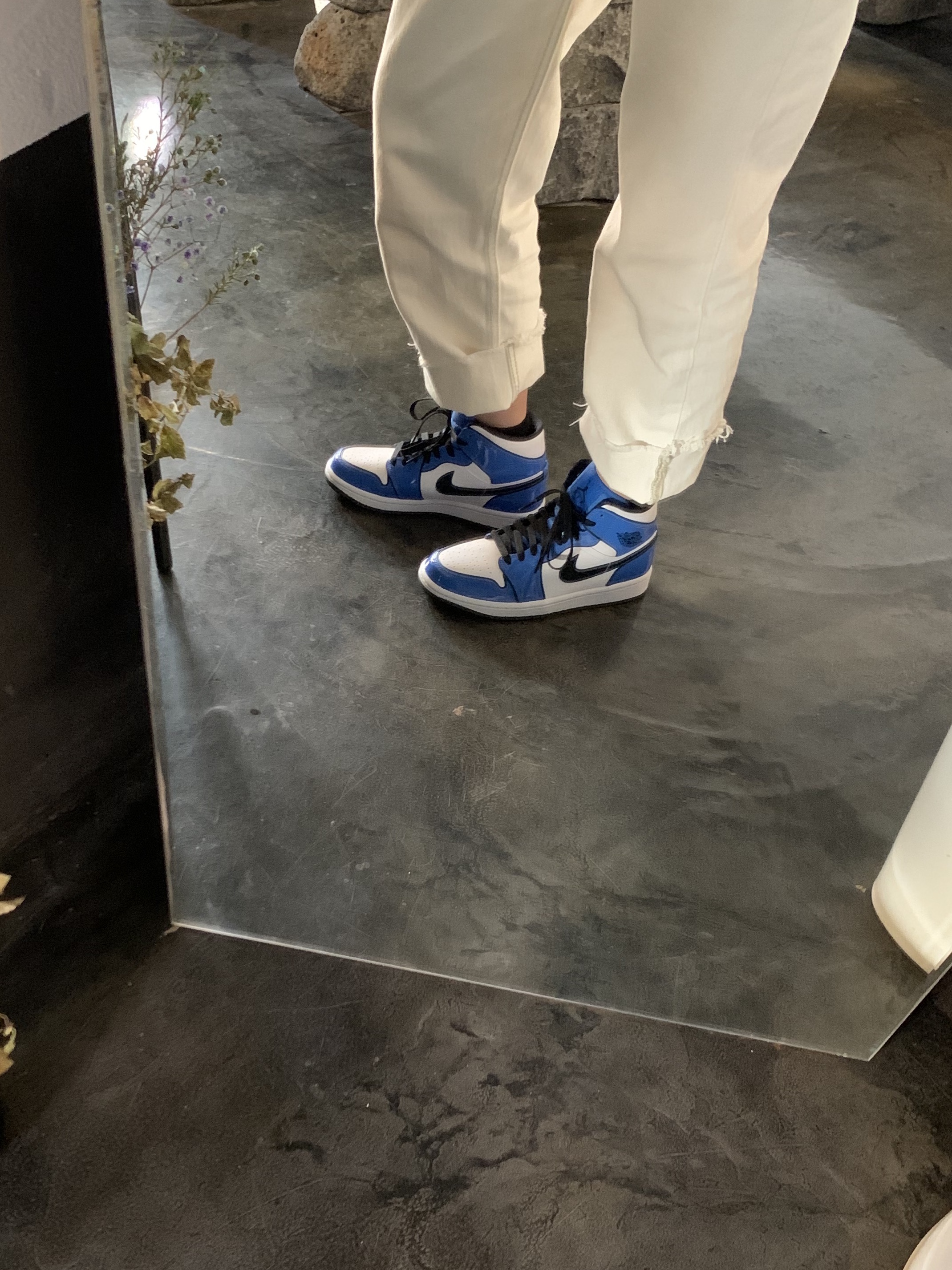 Jordan 1 Mid SE Signal Blue, (GS) Jordan 1 Mid SE Signal Blue 착용 스타일 - 2