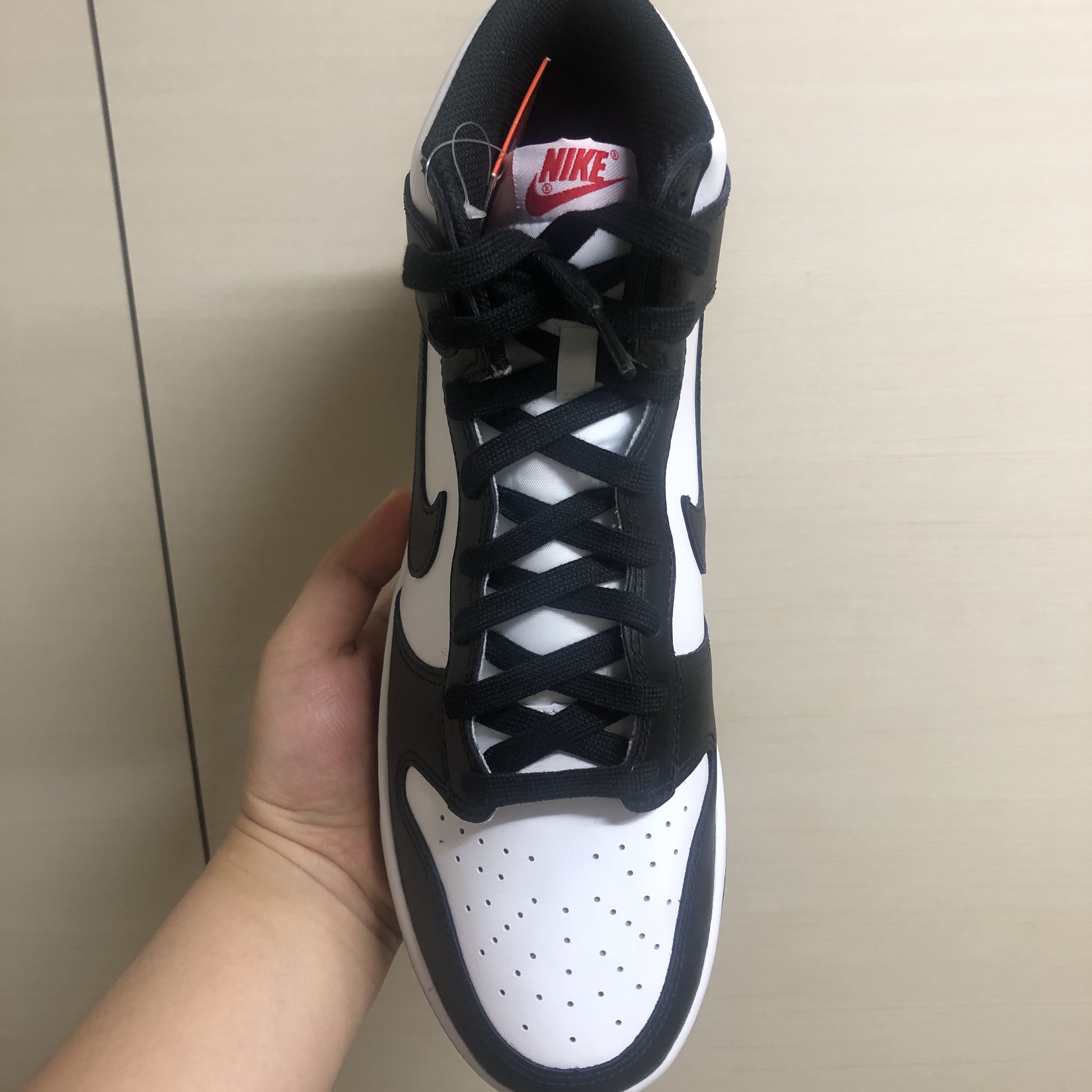Nike Dunk High Retro Black and White 착용 스타일 - 1