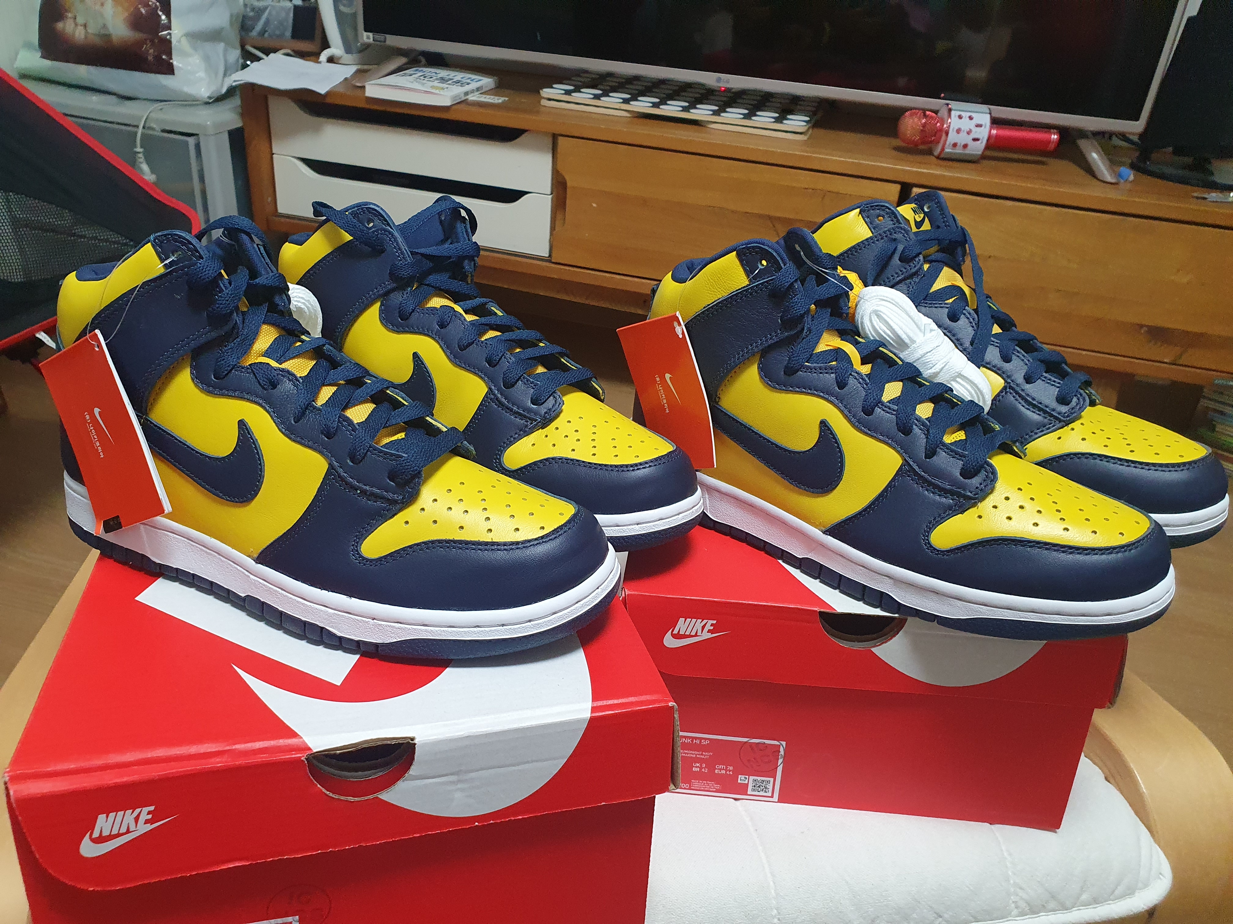 Nike Dunk High SP Maize & Blue 착용 스타일